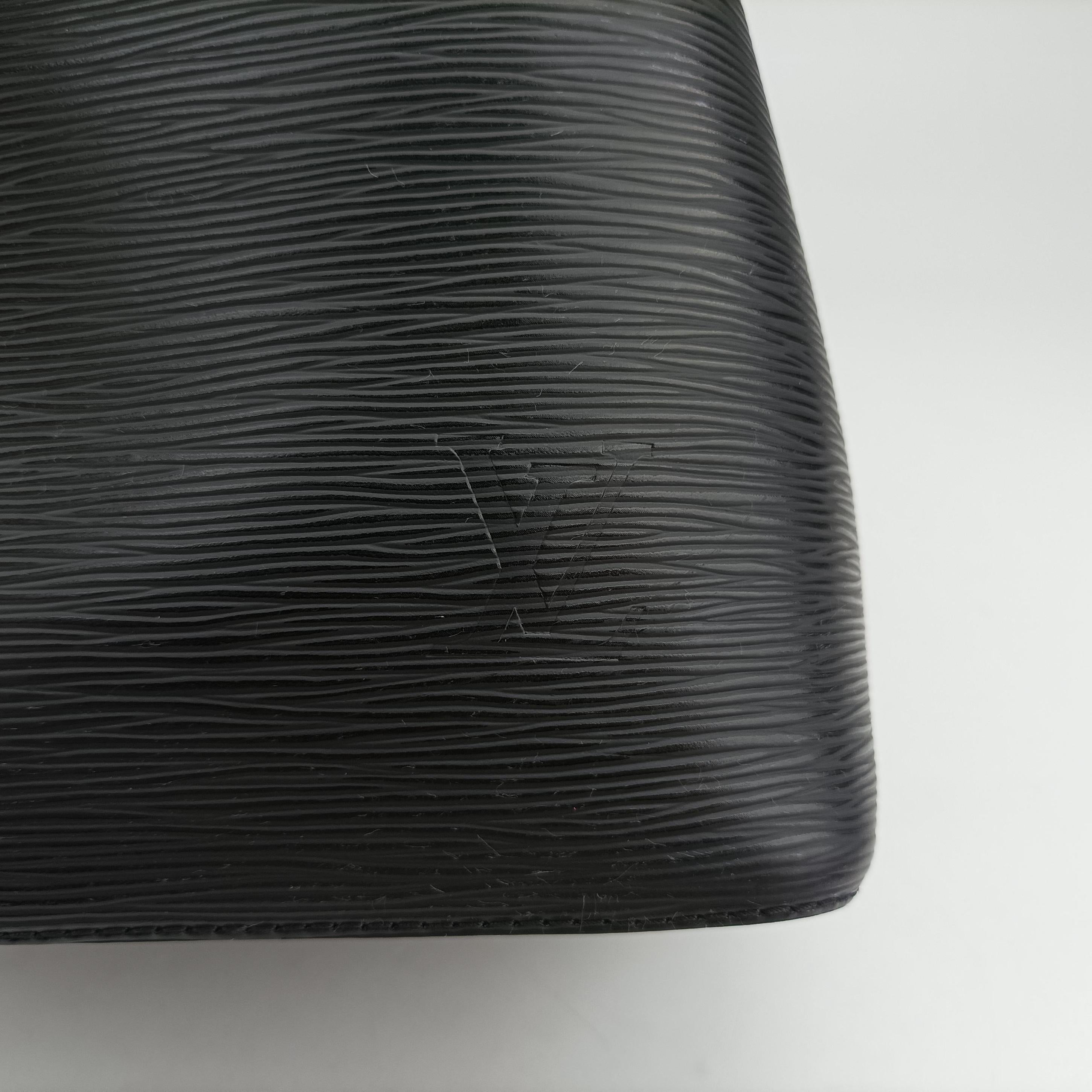 Secondhand Louis Vuitton Neonoe Noir Epi M54366 shoulderbag | stylenewstar