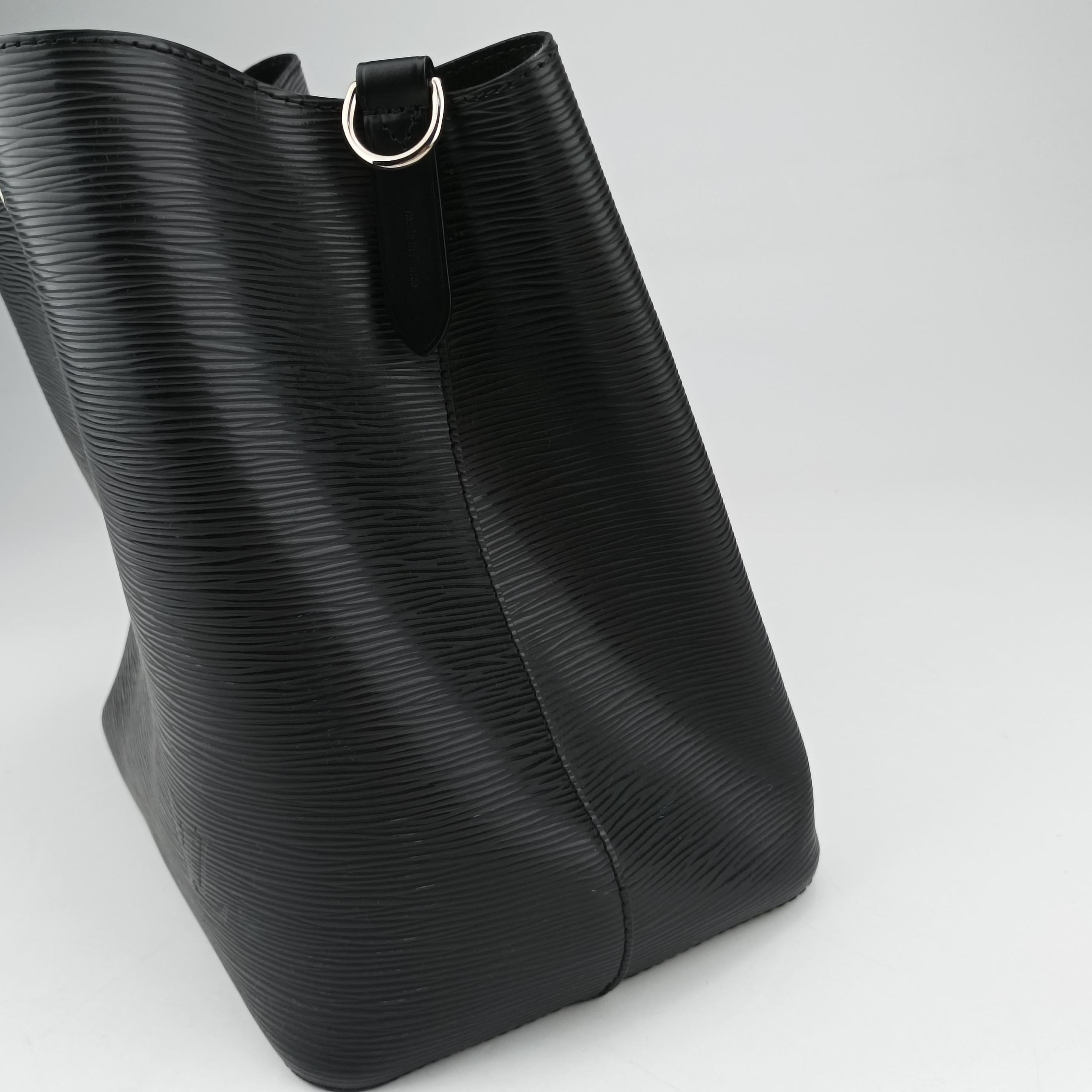 Secondhand Louis Vuitton Neonoe Noir Epi M54366 shoulderbag | stylenewstar