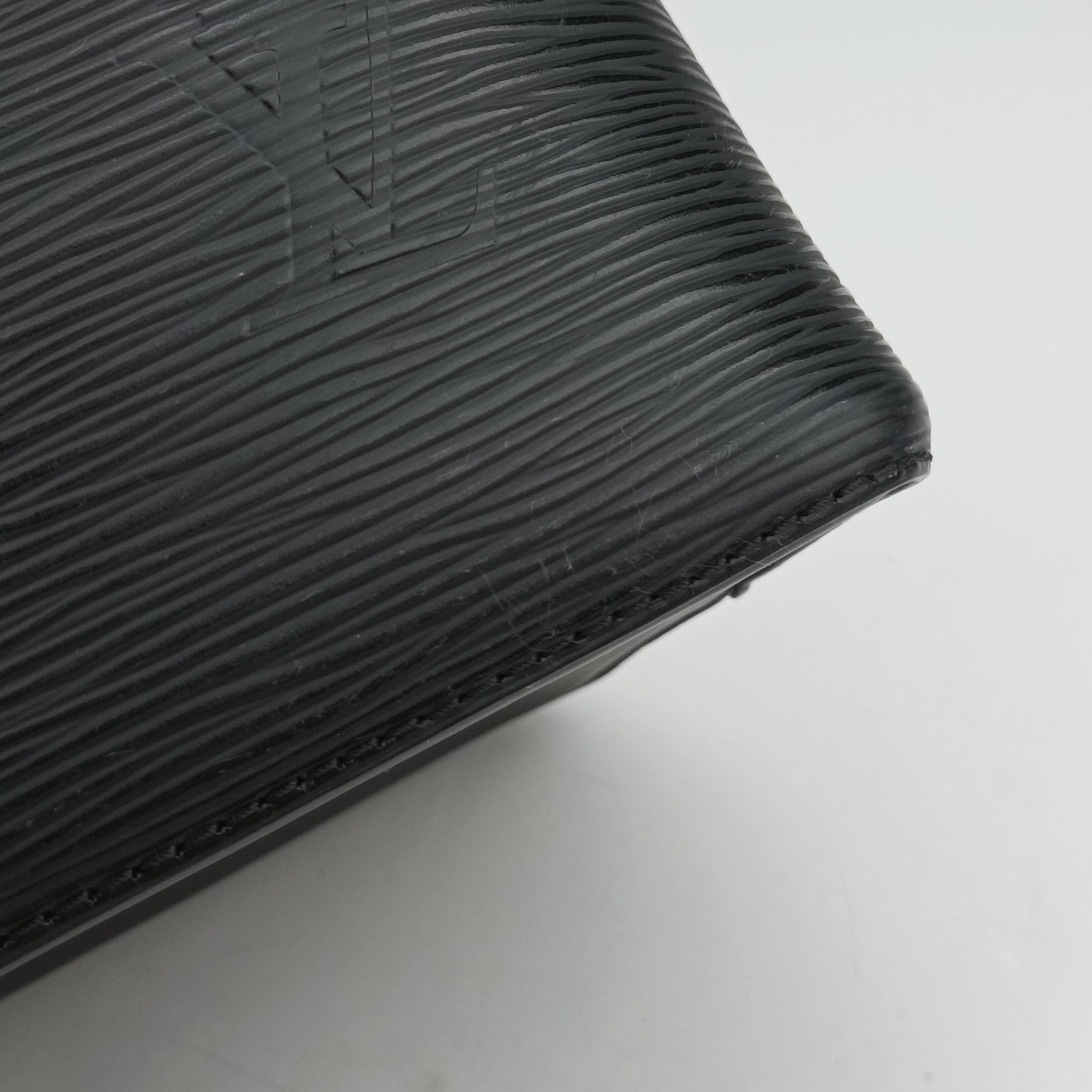 Secondhand Louis Vuitton Neonoe Noir Epi M54366 shoulderbag | stylenewstar