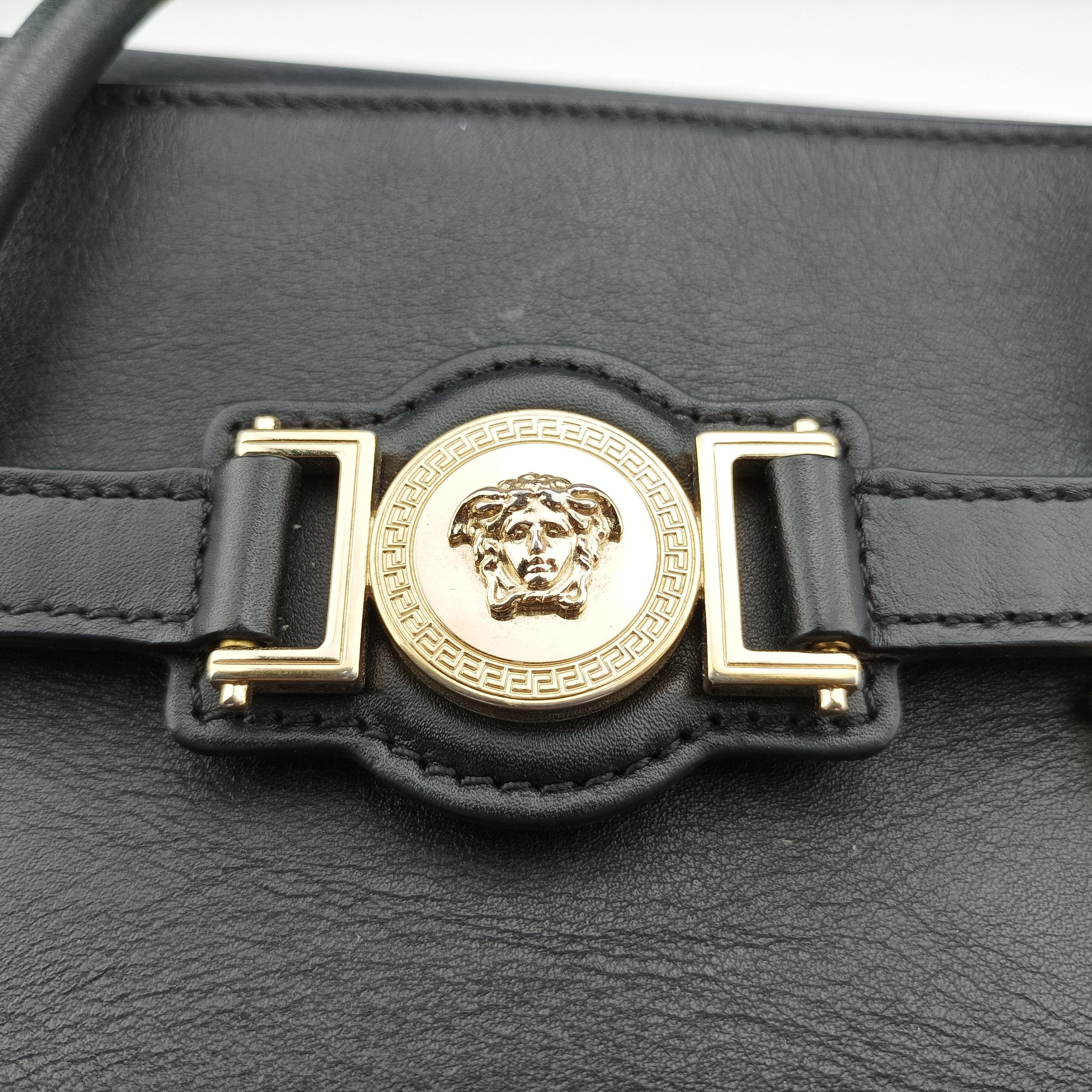 Pre-owned VERSACE Medusa Black Leather  shoulderbag | stylenewstar