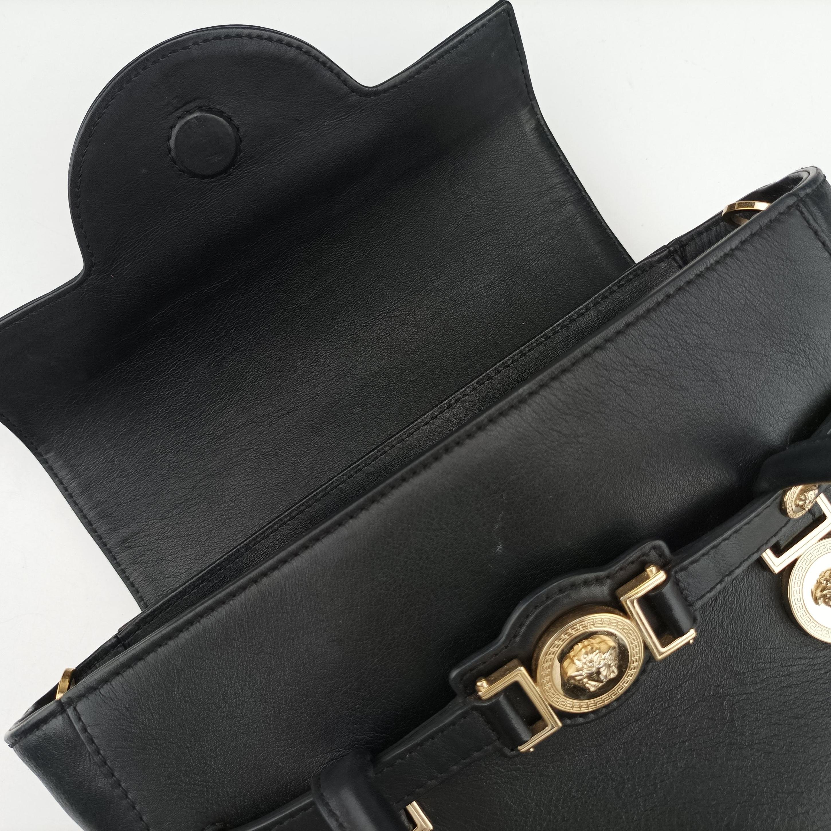 Pre-owned VERSACE Medusa Black Leather  shoulderbag | stylenewstar