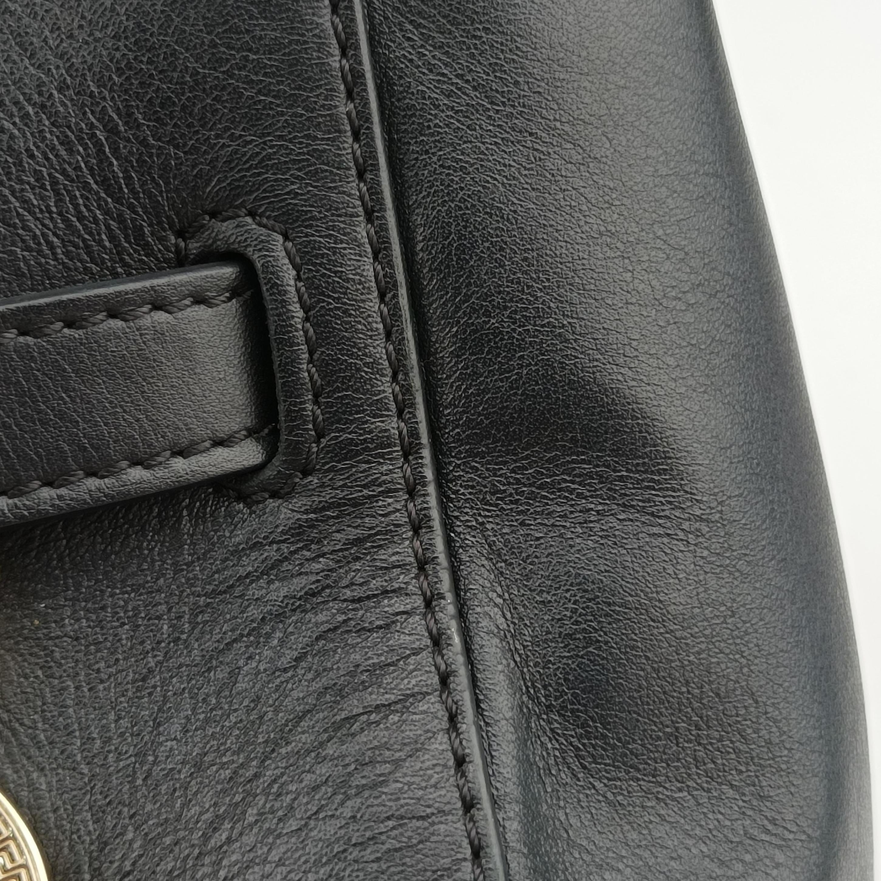 Pre-owned VERSACE Medusa Black Leather  shoulderbag | stylenewstar