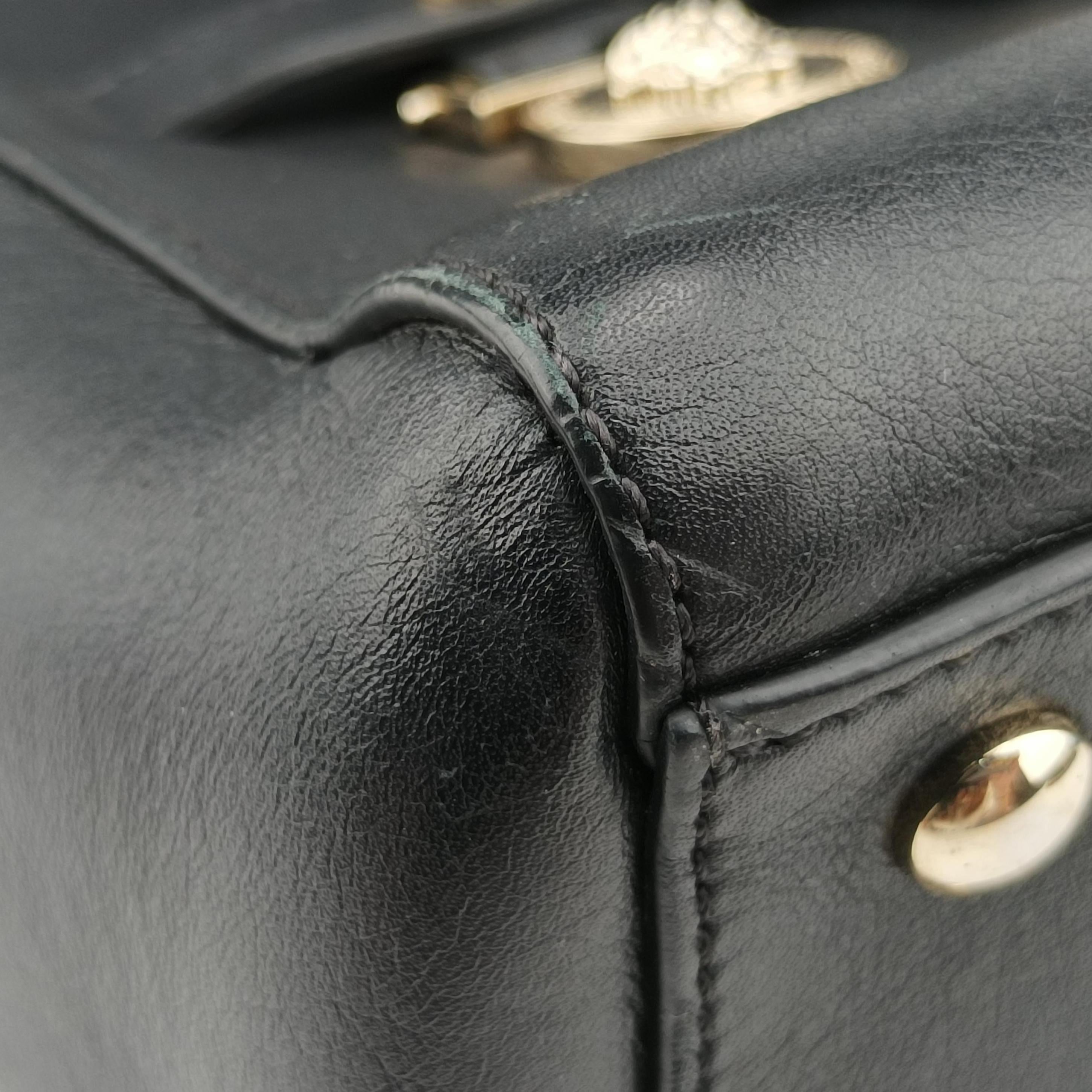 Pre-owned VERSACE Medusa Black Leather  shoulderbag | stylenewstar