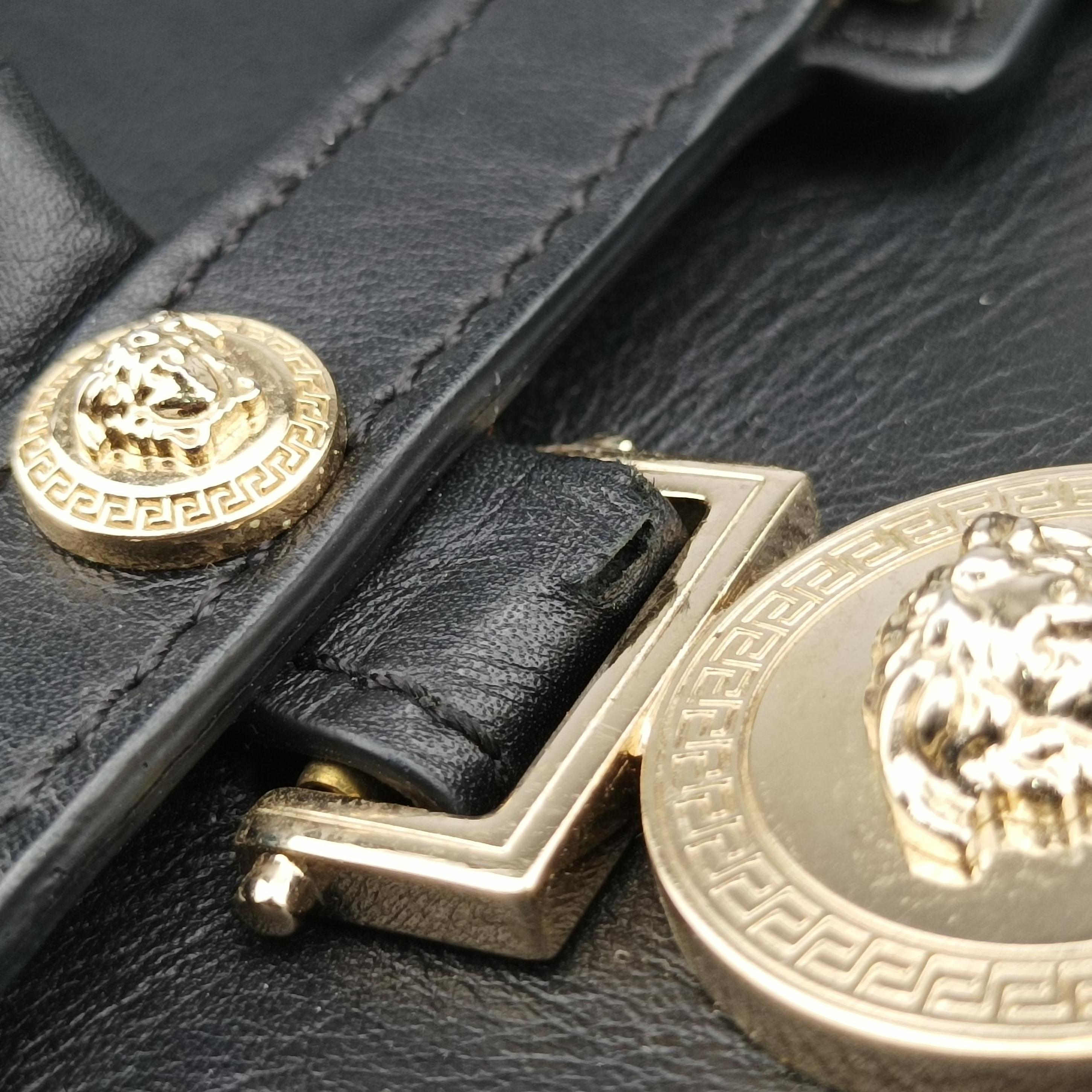Pre-owned VERSACE Medusa Black Leather  shoulderbag | stylenewstar