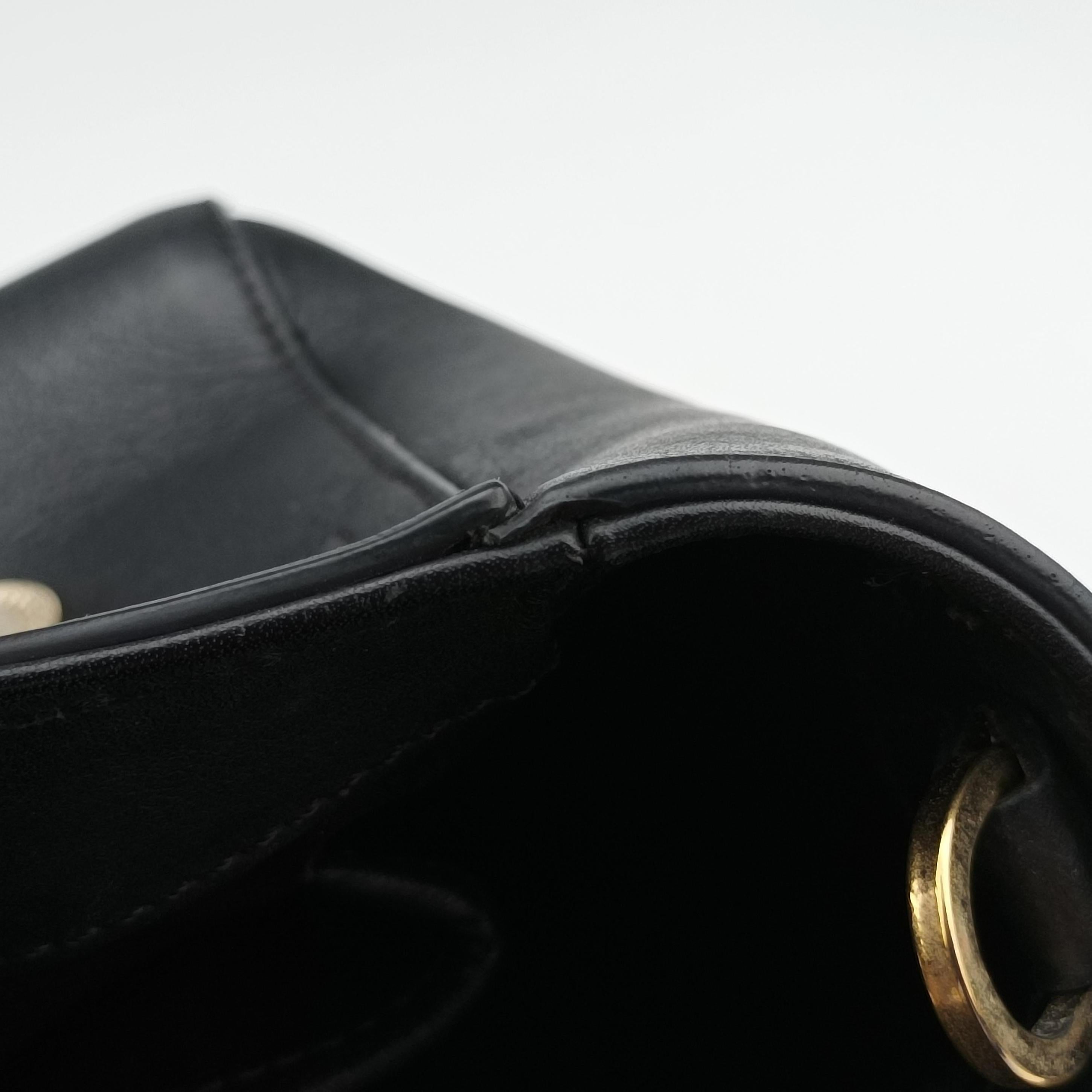 Pre-owned VERSACE Medusa Black Leather  shoulderbag | stylenewstar