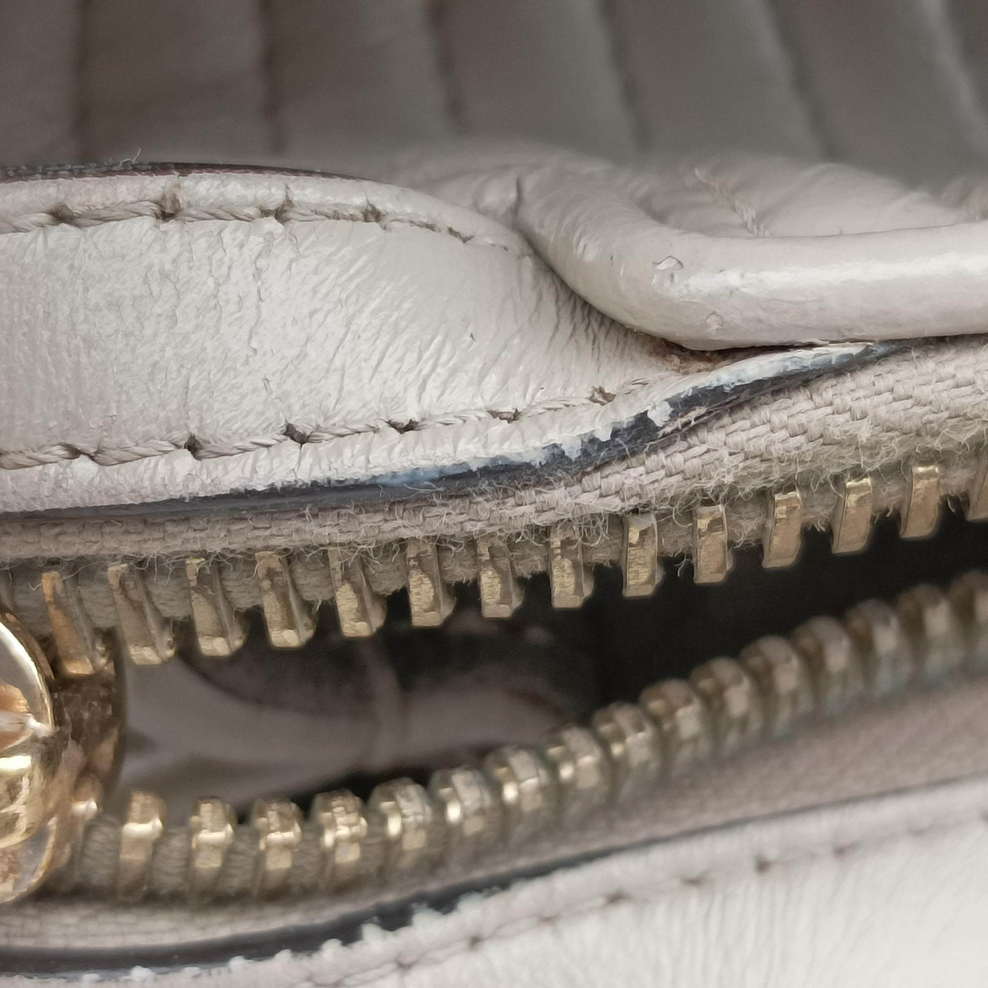 Pre-owned Fendi Dotcom Click Small Beige Leather 8BN299 shoulderbag | stylenewstar