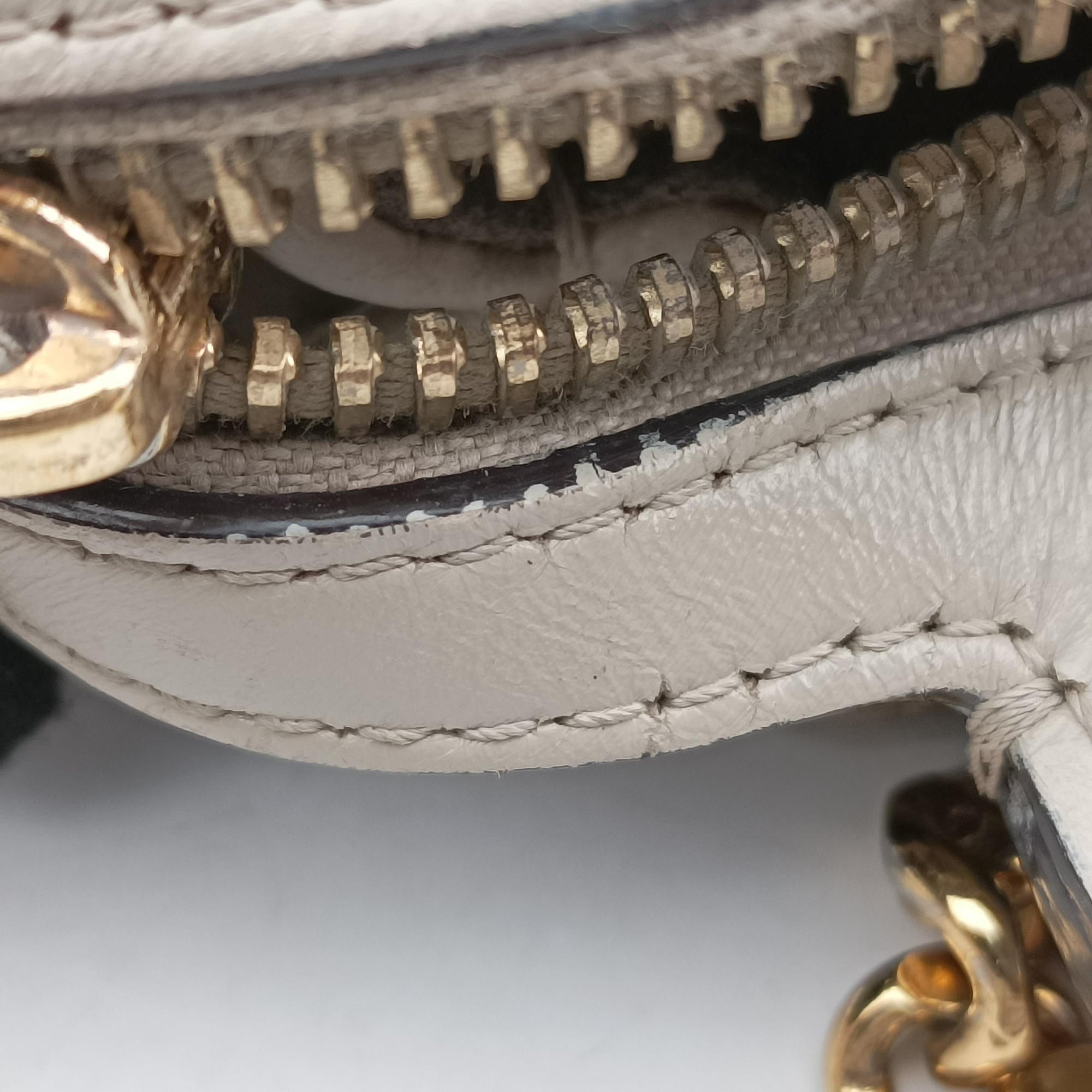 Pre-owned Fendi Dotcom Click Small Beige Leather 8BN299 shoulderbag | stylenewstar