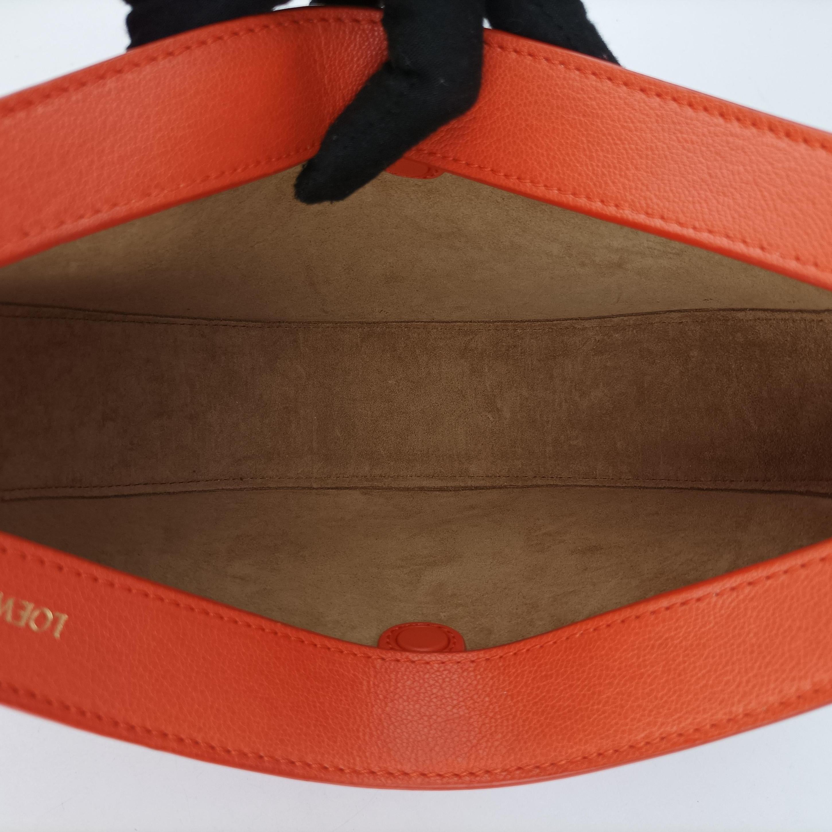 Vintage Loewe Luna Orange leather A923PM1X01 shoulderbag | stylenewstar