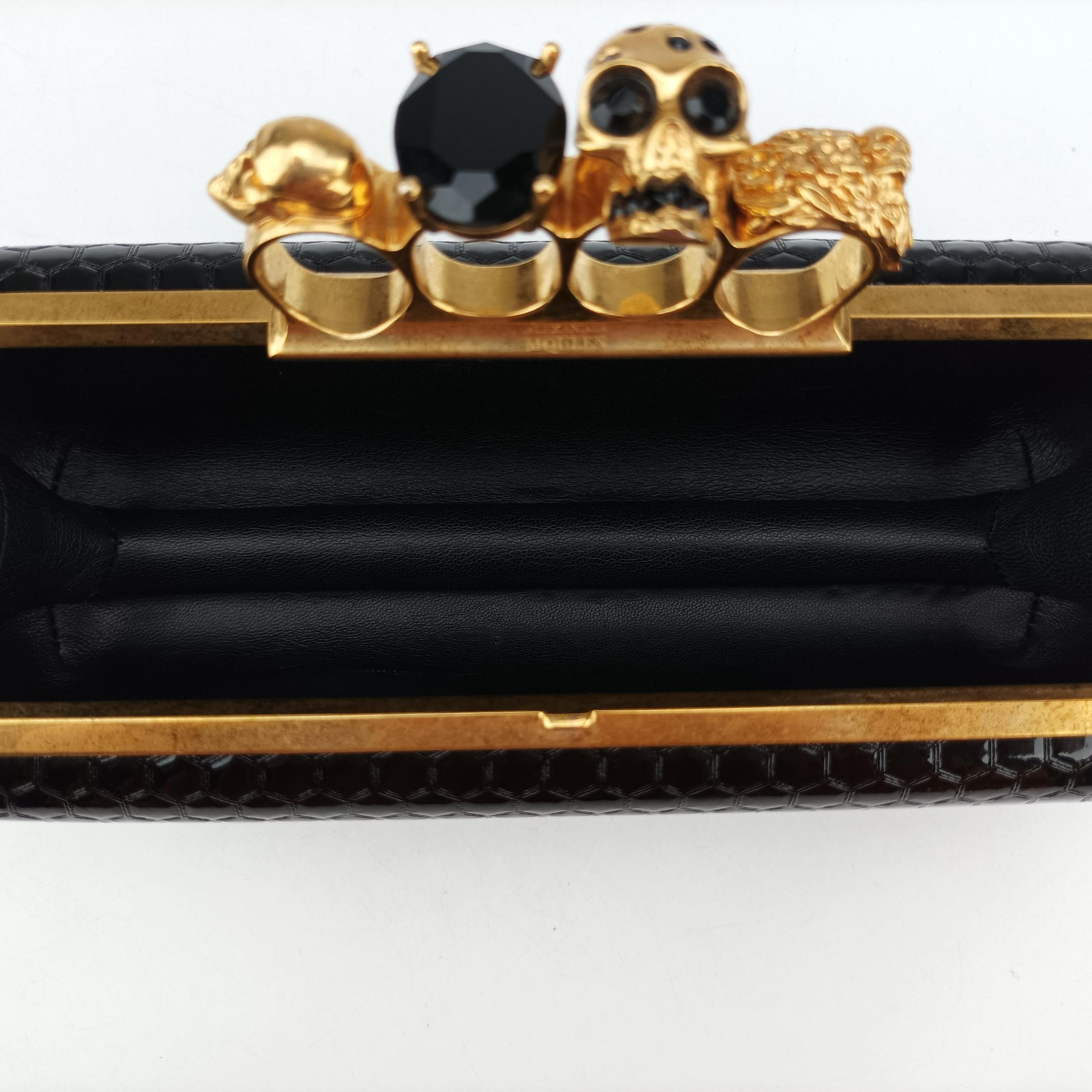 Pre-owned Alexander McQueen Four Ring Black Leather  clutchbag | stylenewstar