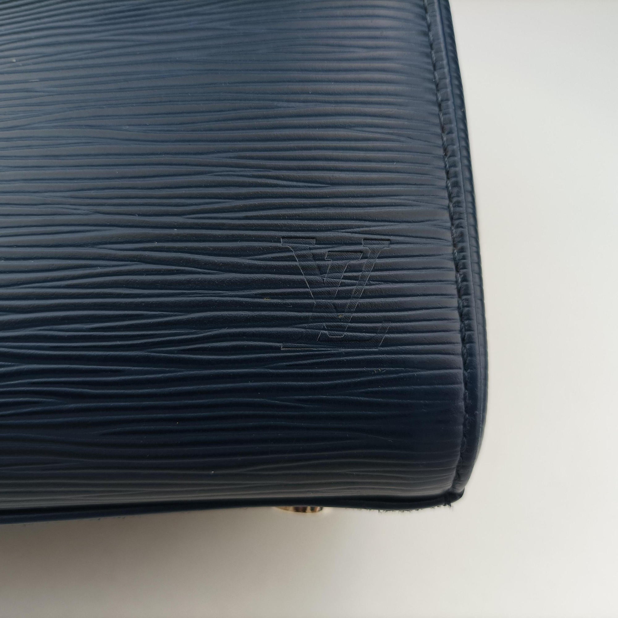 Secondhand Louis Vuitton Brea MM Saphir epi M40964 shoulderbag | stylenewstar