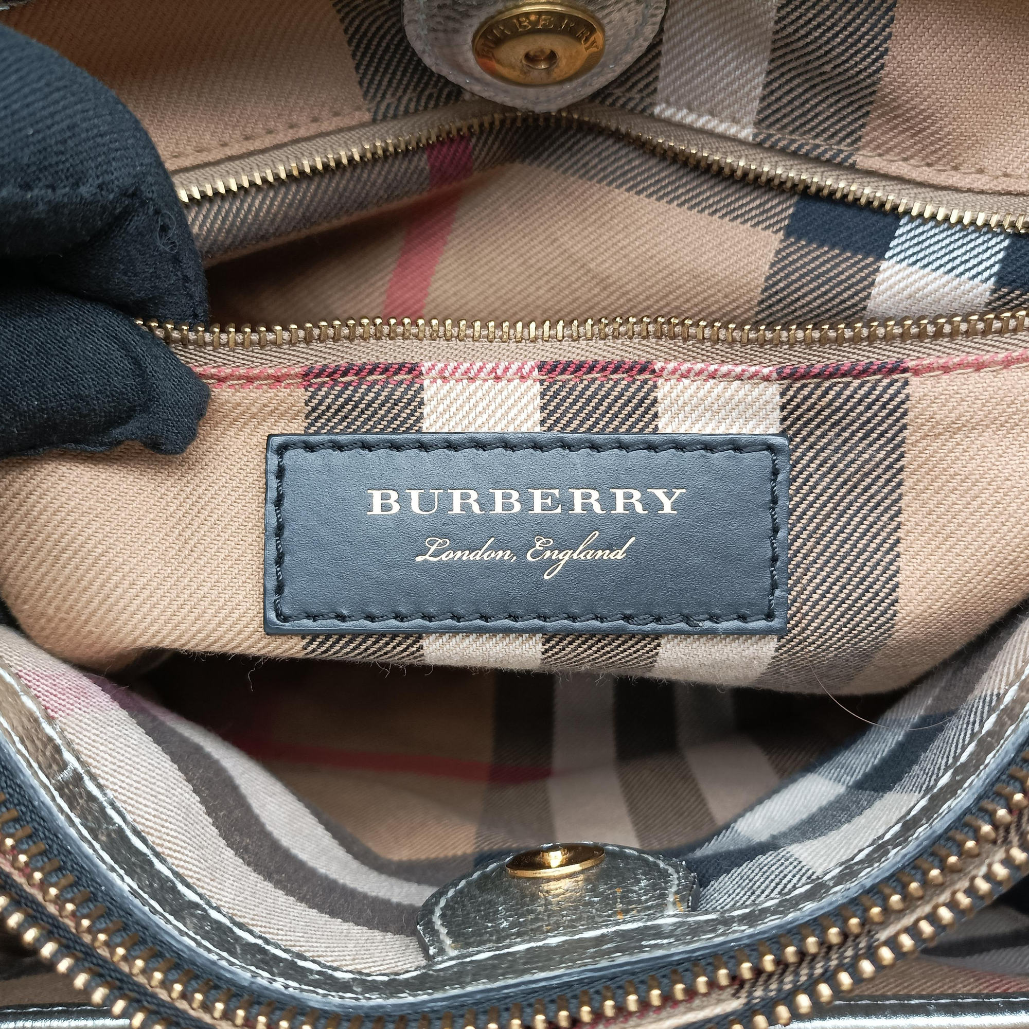 Pre-owned Burberry Medium Brogue Banner Silver leather  shoulderbag | stylenewstar