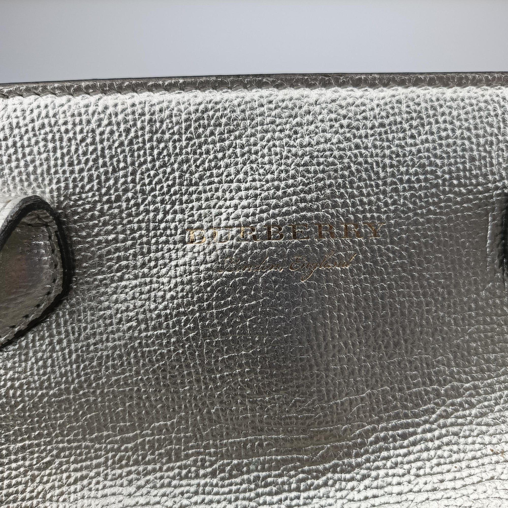 Pre-owned Burberry Medium Brogue Banner Silver leather  shoulderbag | stylenewstar