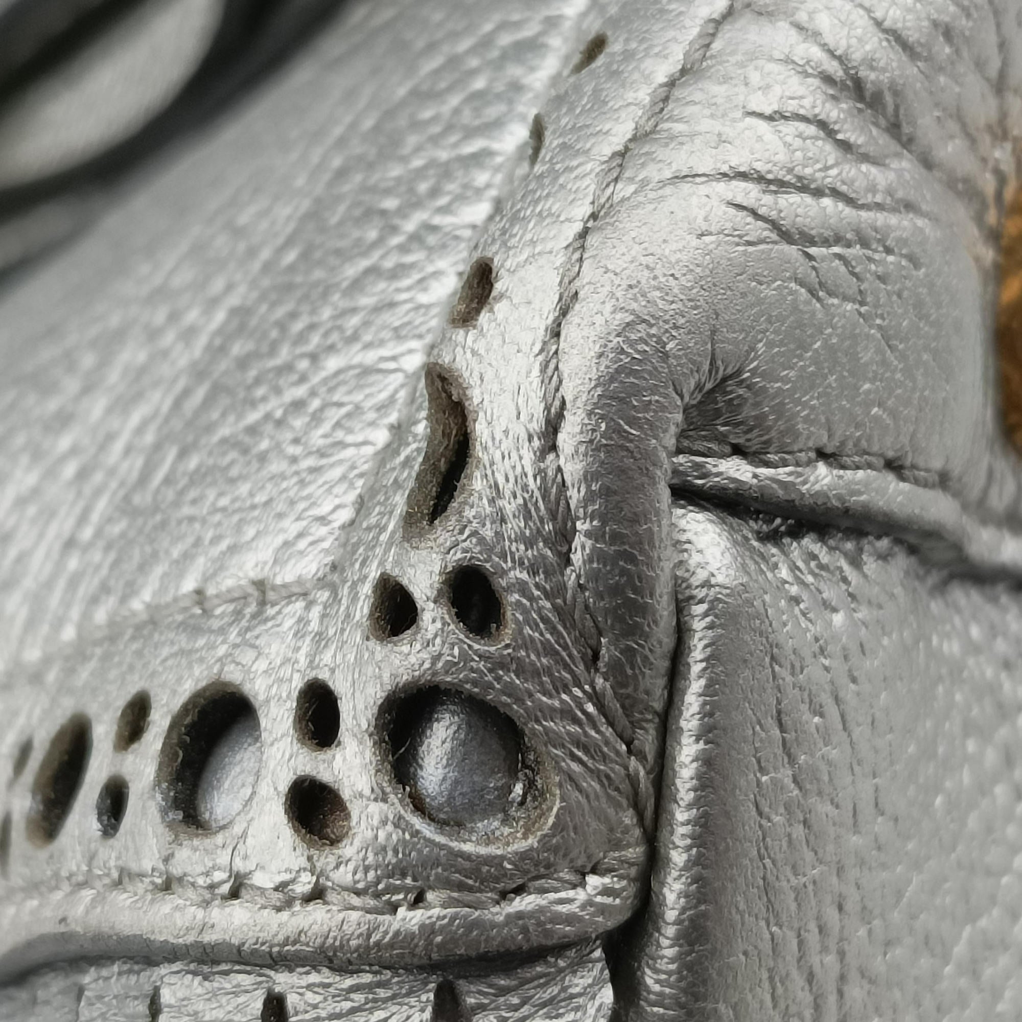 Pre-owned Burberry Medium Brogue Banner Silver leather  shoulderbag | stylenewstar