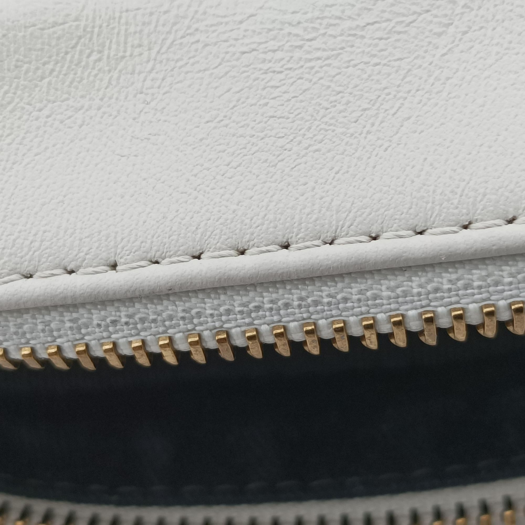 Pre-owned VERSACE medusa White leather  shoulderbag | stylenewstar