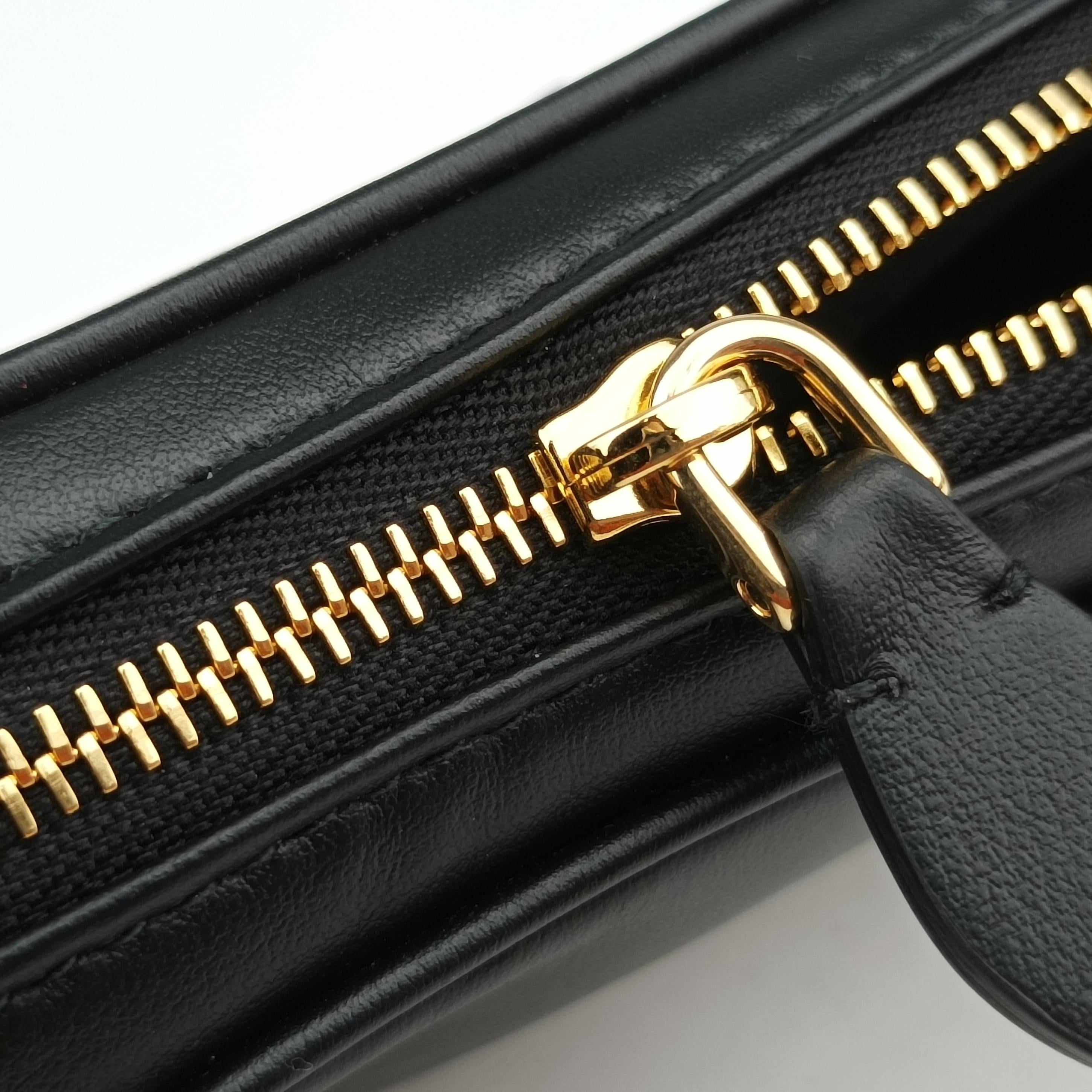 Pre-owned Miu Miu Logo belt Black leather  bum bag/waist bag | stylenewstar