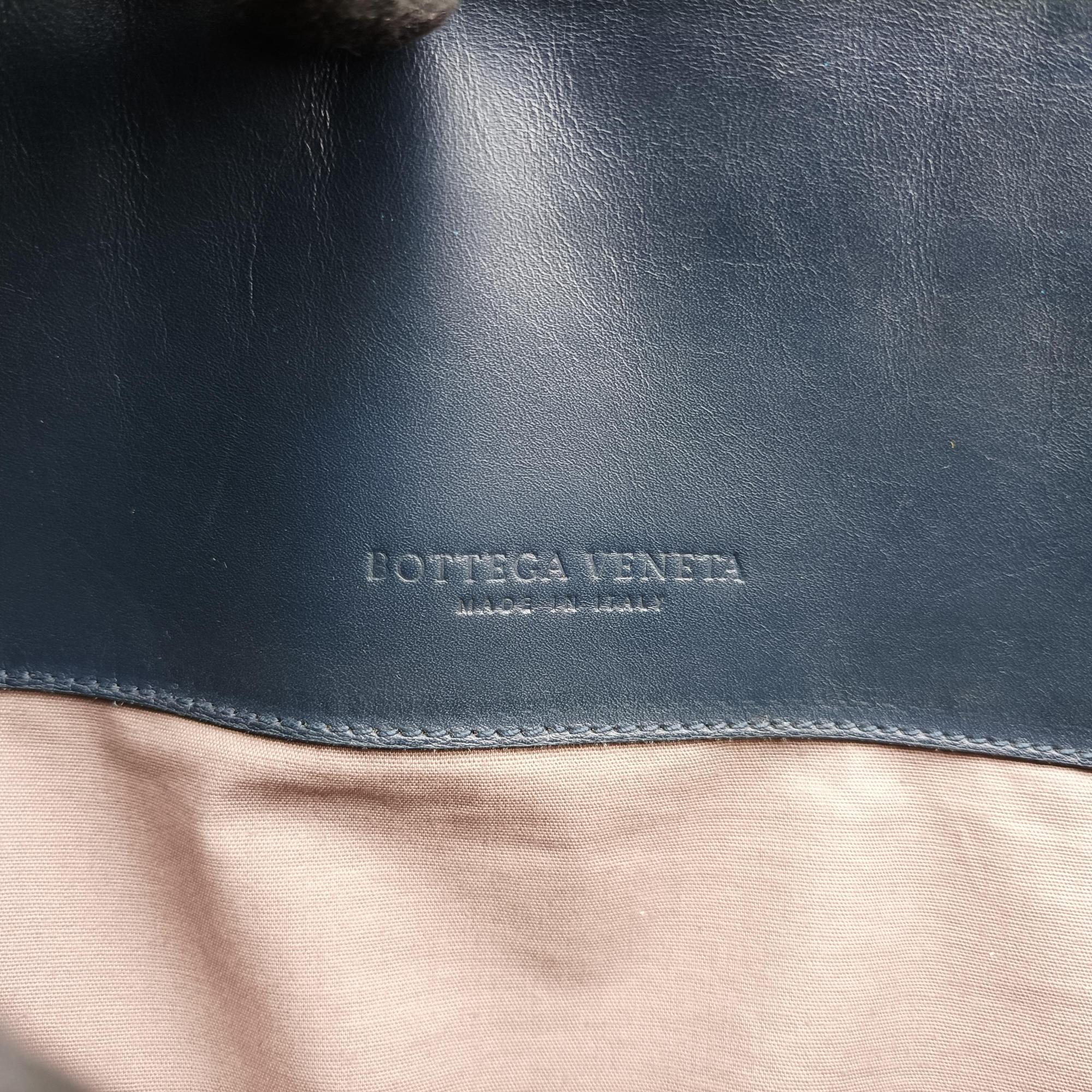 Vintage Bottega Veneta Intrecciato Navy lambskin  handbag | stylenewstar