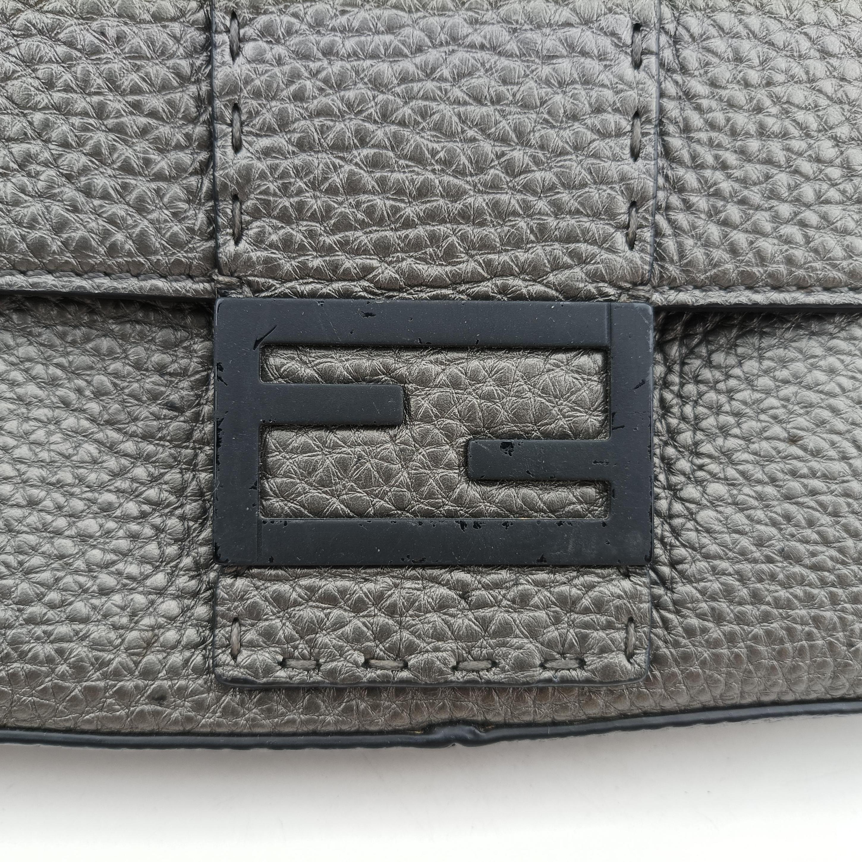 Vintage Fendi Baguette Grey Leather 7VA472 shoulderbag | stylenewstar