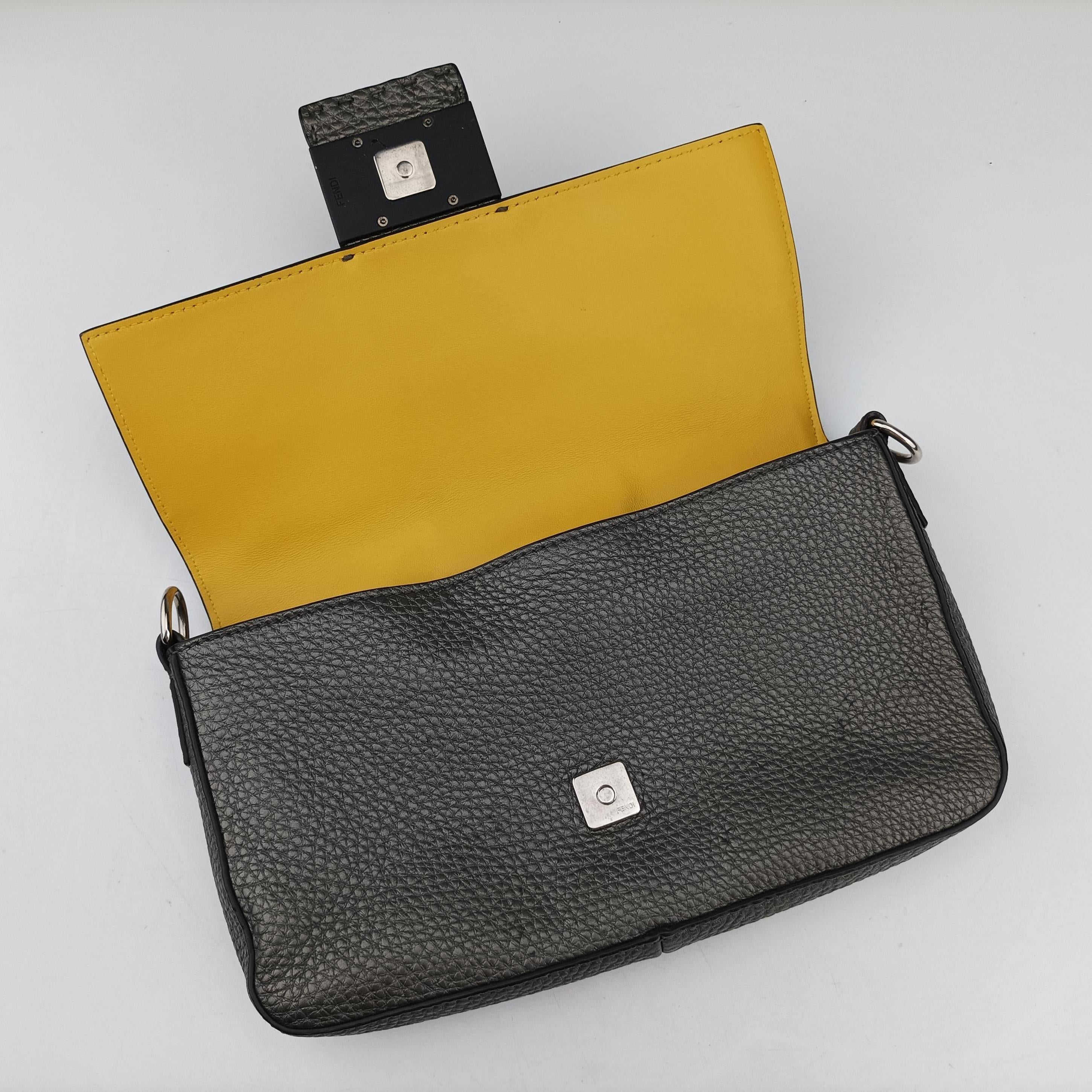 Vintage Fendi Baguette Grey Leather 7VA472 shoulderbag | stylenewstar