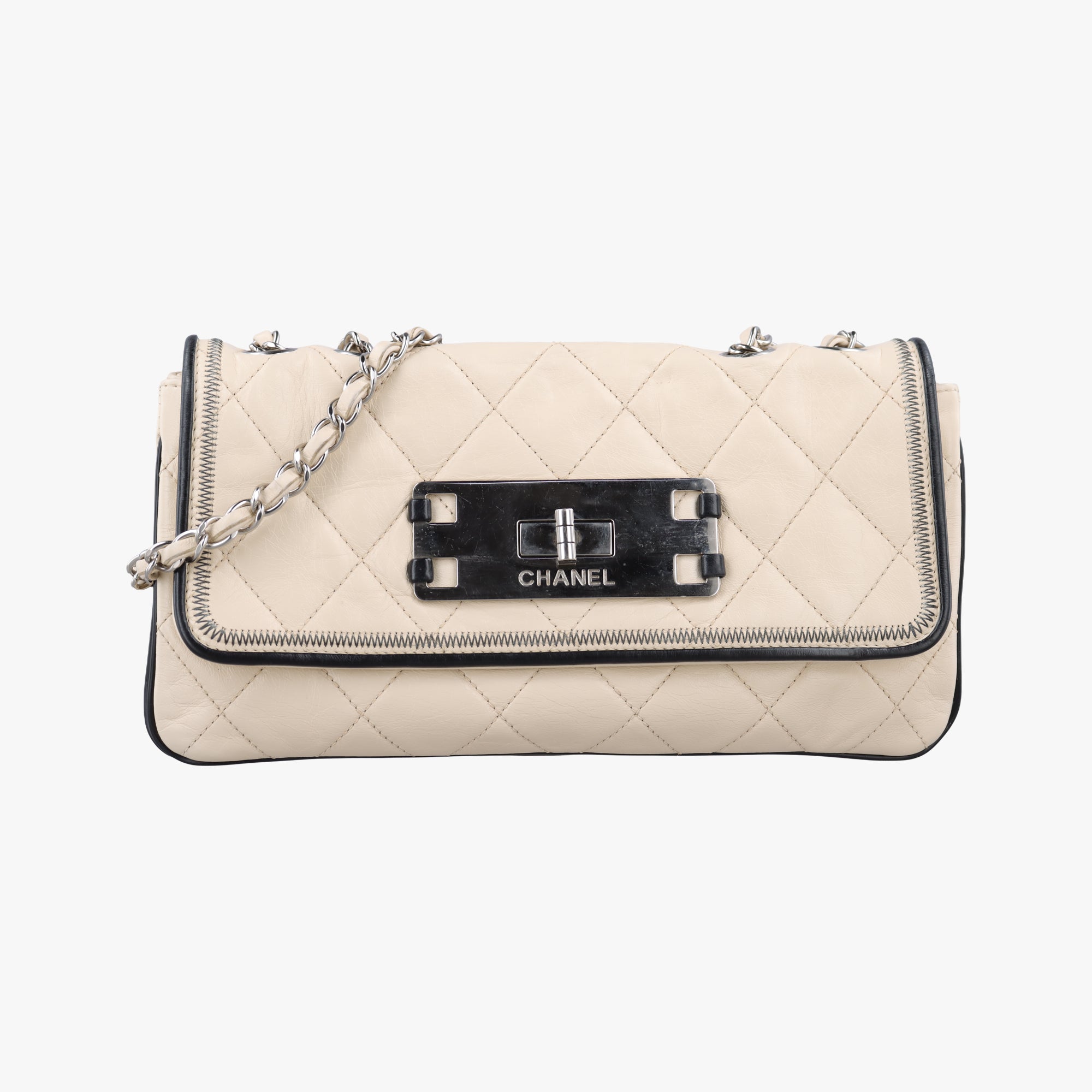 Vintage Chanel East West White lambskin A37691 shoulderbag | stylenewstar