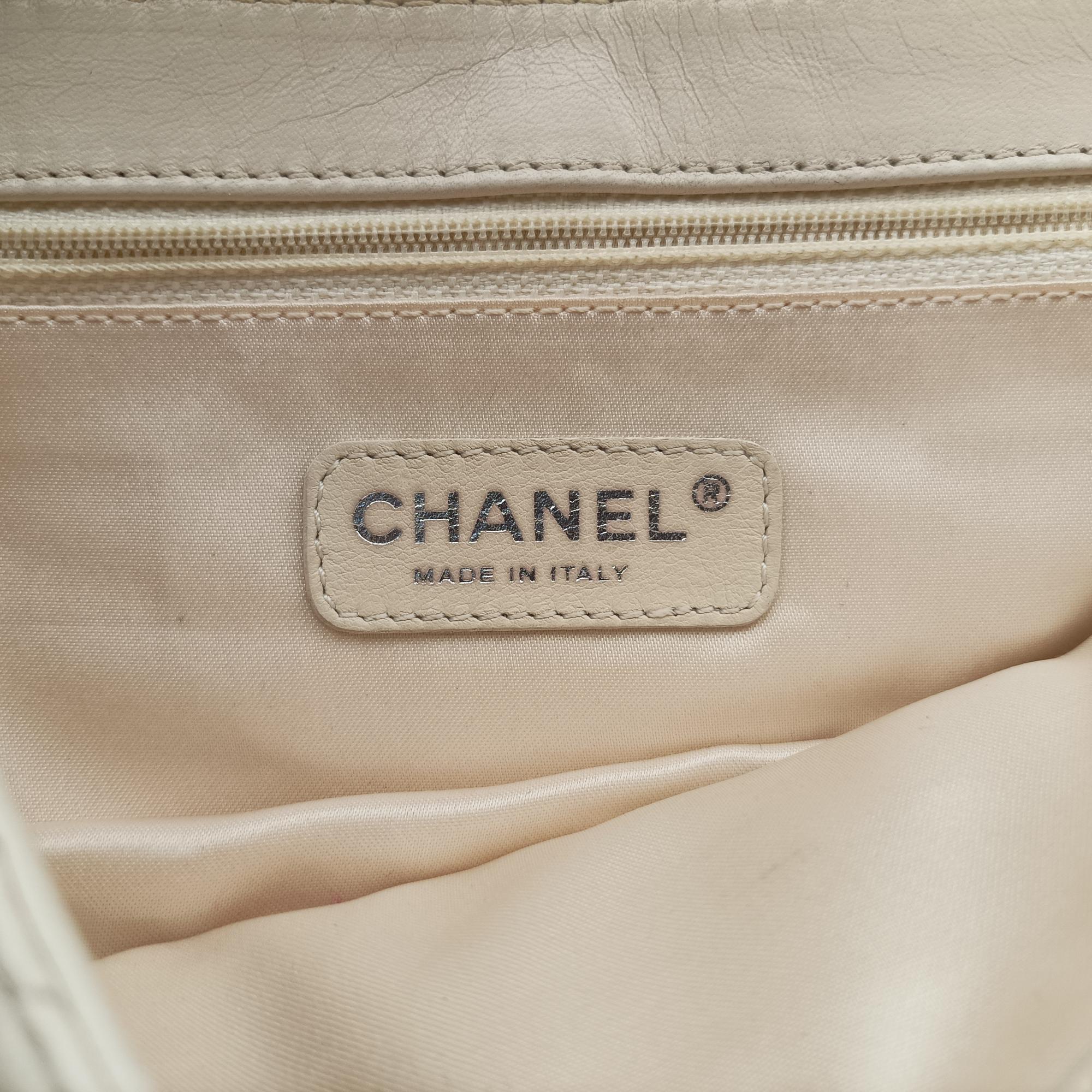 Vintage Chanel East West White lambskin A37691 shoulderbag | stylenewstar