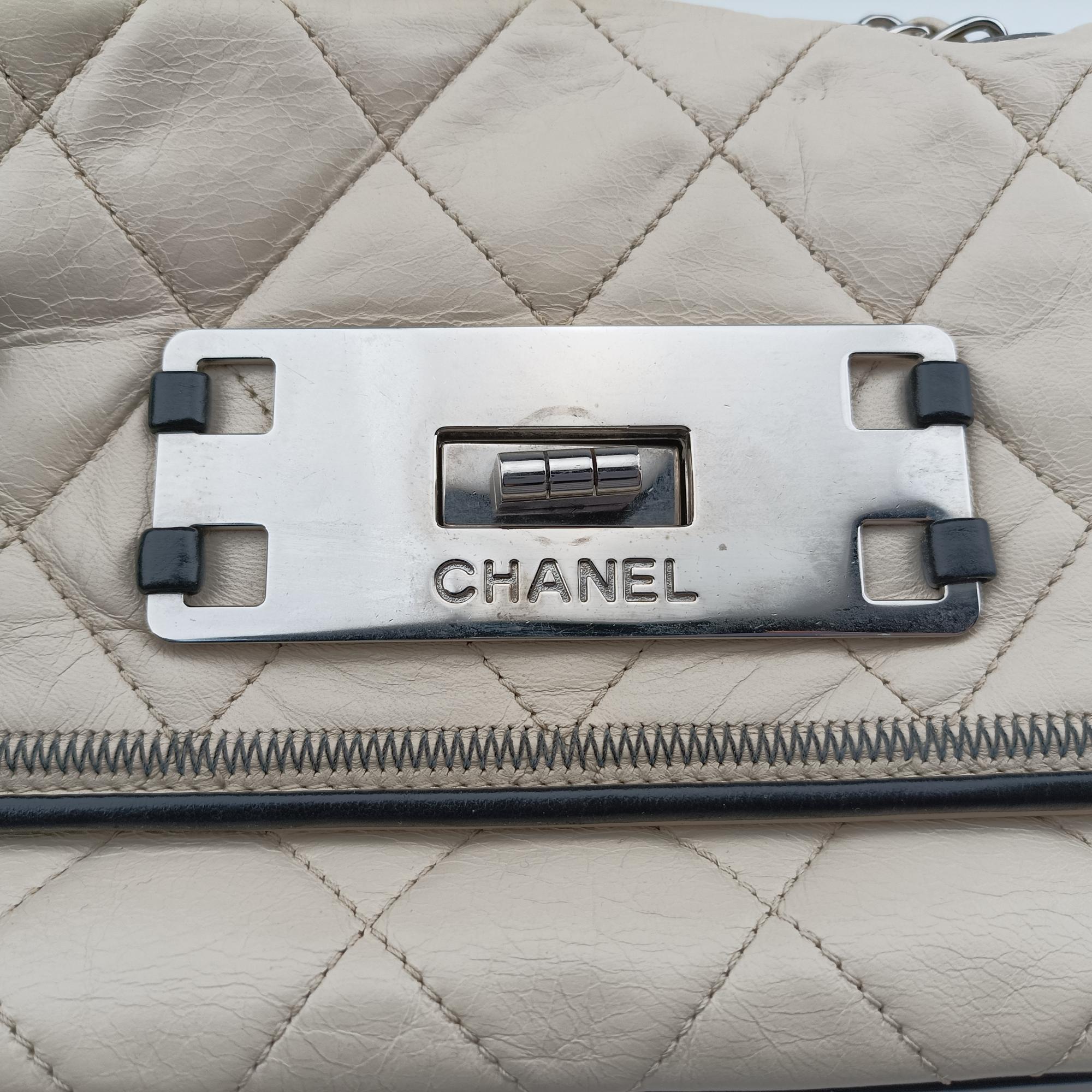 Vintage Chanel East West White lambskin A37691 shoulderbag | stylenewstar