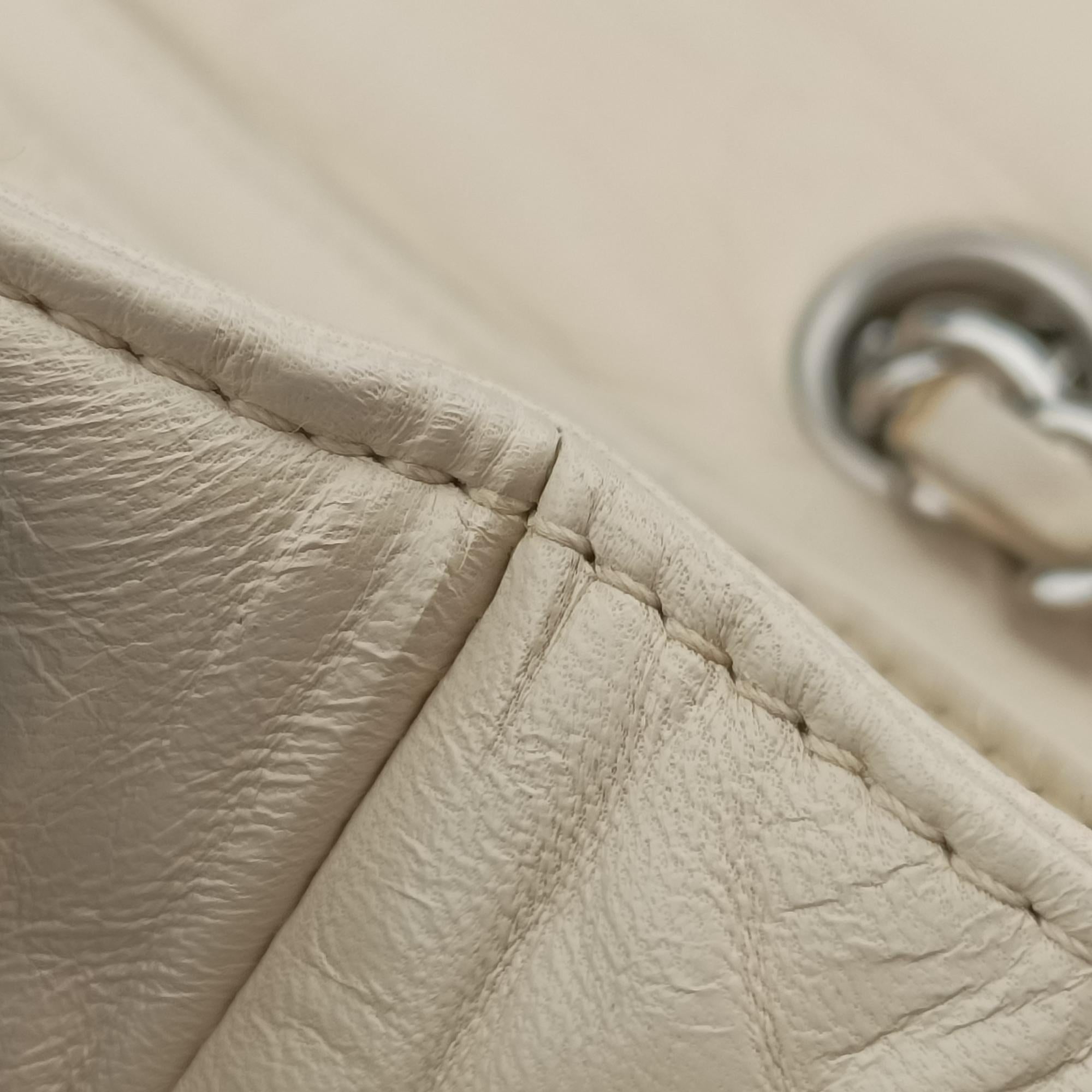 Vintage Chanel East West White lambskin A37691 shoulderbag | stylenewstar