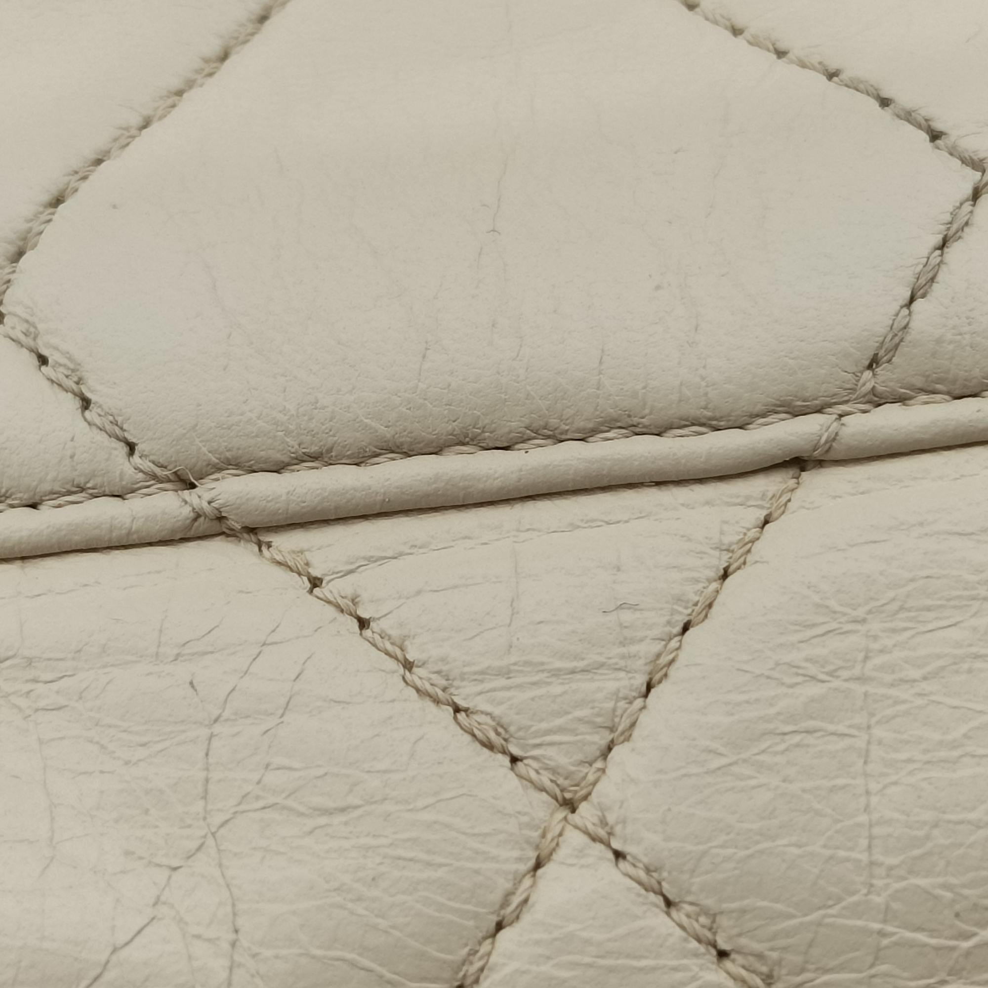Vintage Chanel East West White lambskin A37691 shoulderbag | stylenewstar