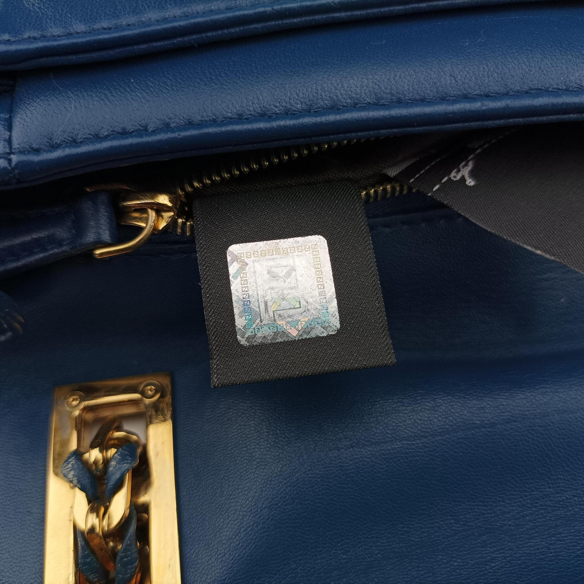 Pre-owned Fendi Be Baguette Blue lambskin 8BR677 shoulderbag | stylenewstar
