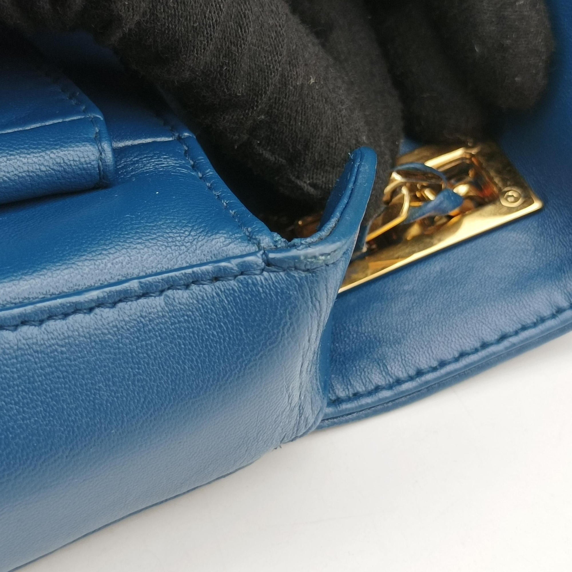 Pre-owned Fendi Be Baguette Blue lambskin 8BR677 shoulderbag | stylenewstar