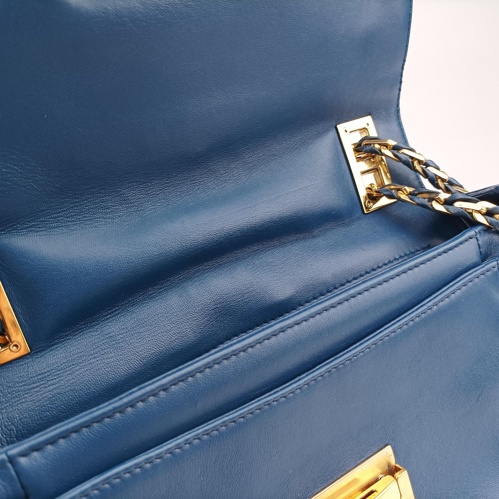 Pre-owned Fendi Be Baguette Blue lambskin 8BR677 shoulderbag | stylenewstar