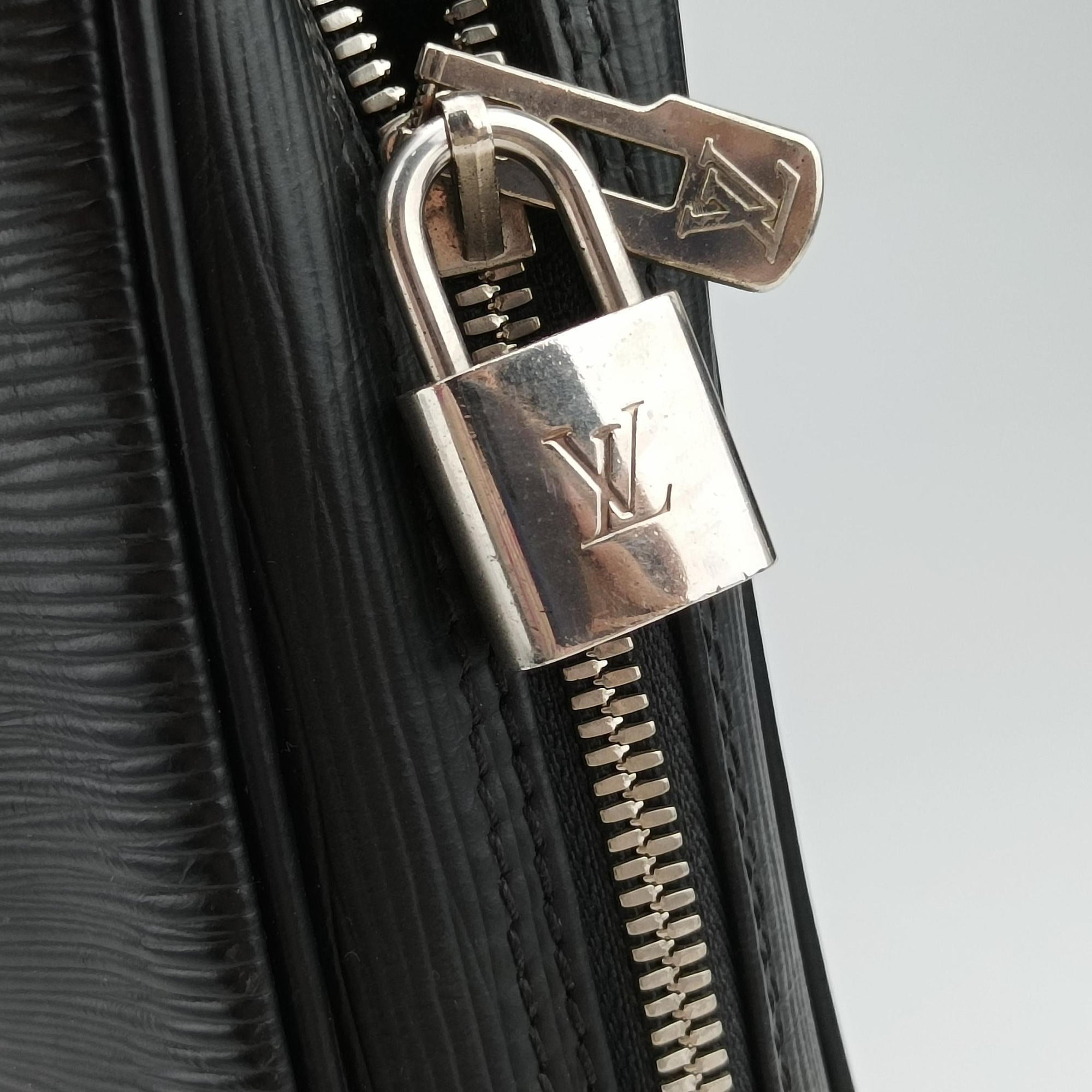 Pre-owned Louis Vuitton Porto Document Voyage Black Epi M59162 handbag | stylenewstar