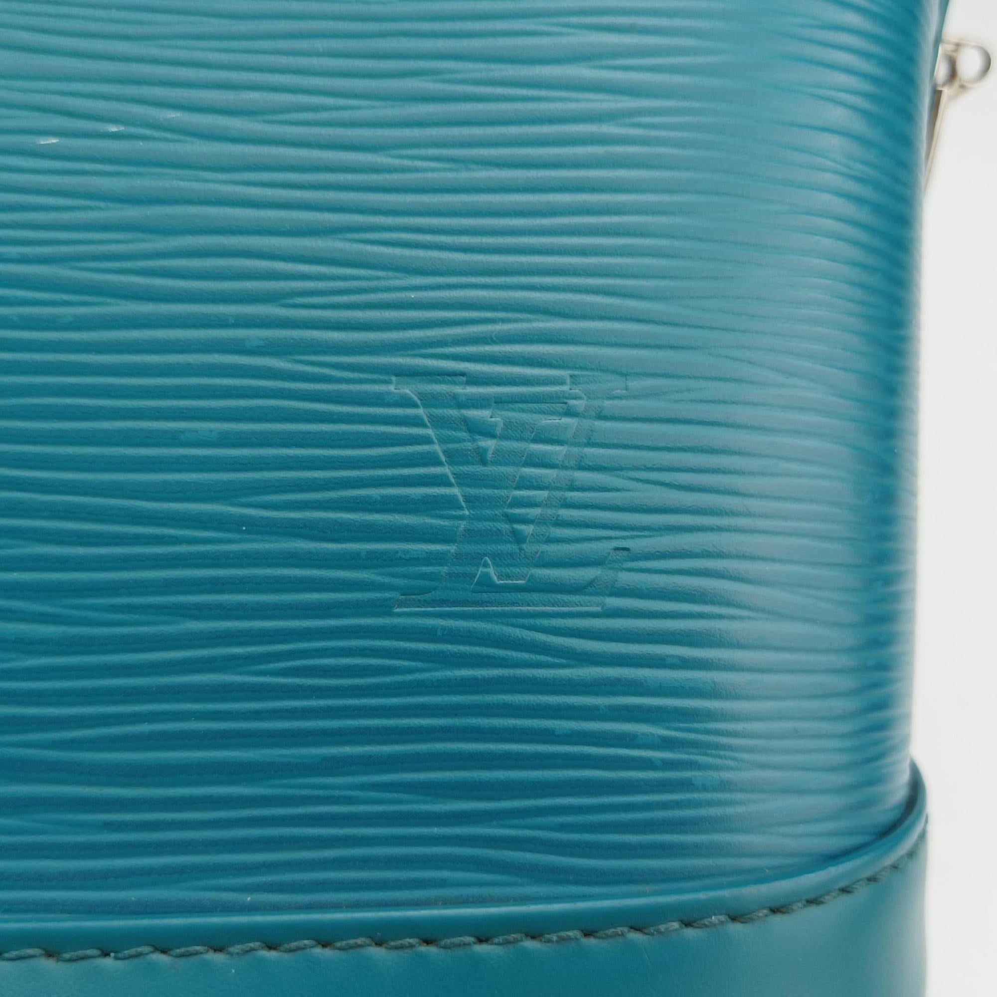 Pre-owned Louis Vuitton Alma PM CYAN Epi M40624 handbag | stylenewstar