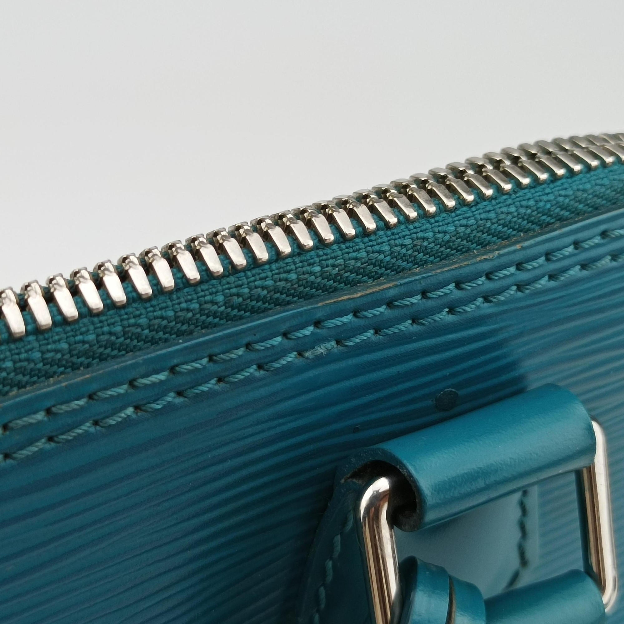 Pre-owned Louis Vuitton Alma PM CYAN Epi M40624 handbag | stylenewstar