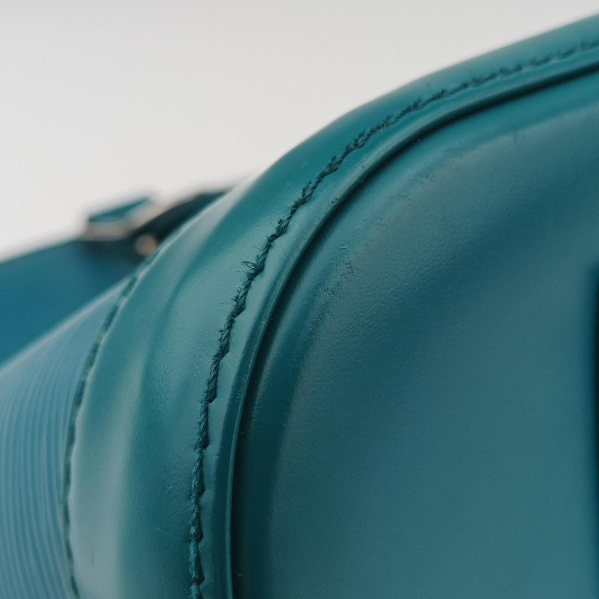 Pre-owned Louis Vuitton Alma PM CYAN Epi M40624 handbag | stylenewstar
