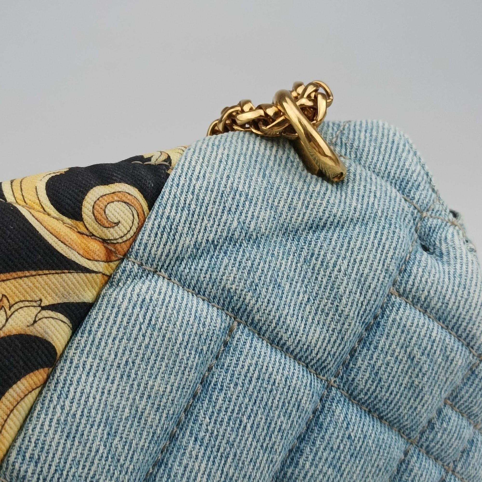 Pre-owned VERSACE Baroque Medusa blue×Multicolour denim  shoulderbag | stylenewstar