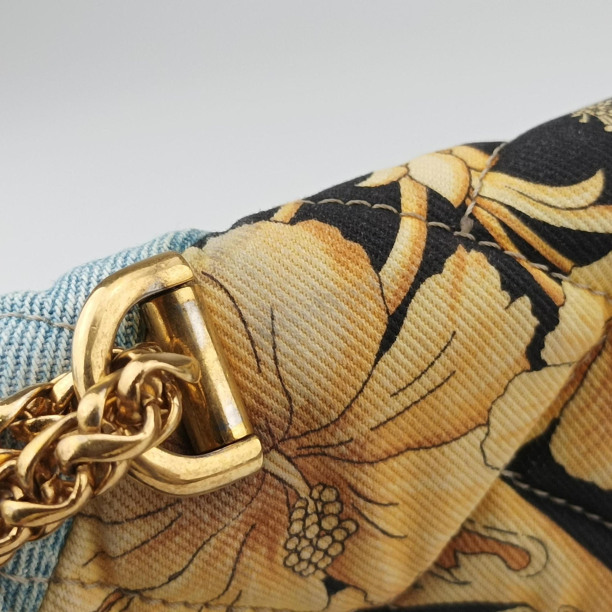Pre-owned VERSACE Baroque Medusa blue×Multicolour denim  shoulderbag | stylenewstar