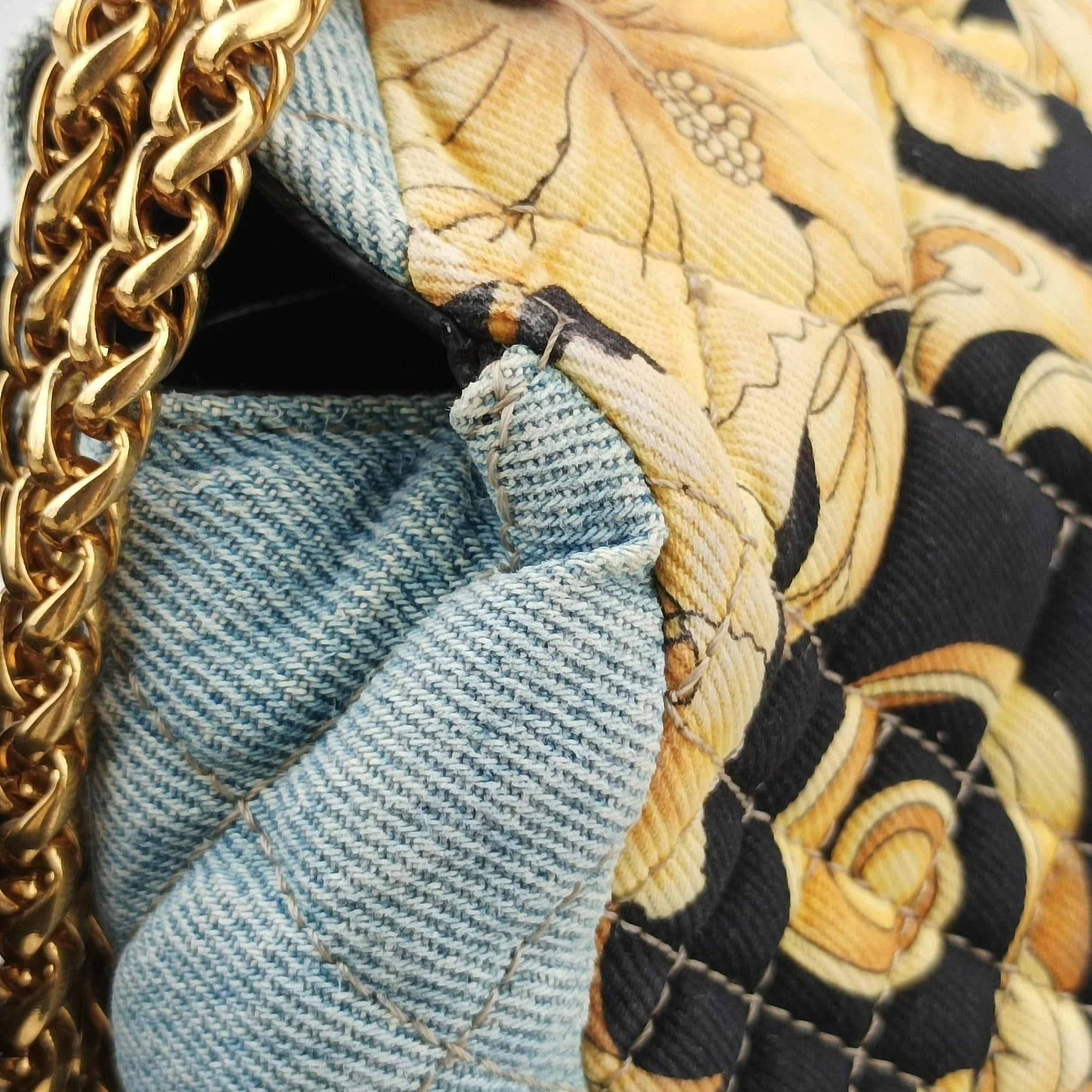 Pre-owned VERSACE Baroque Medusa blue×Multicolour denim  shoulderbag | stylenewstar