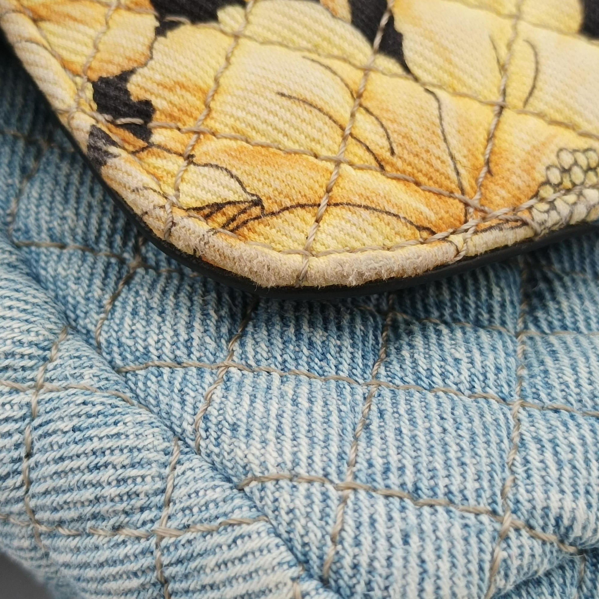 Pre-owned VERSACE Baroque Medusa blue×Multicolour denim  shoulderbag | stylenewstar