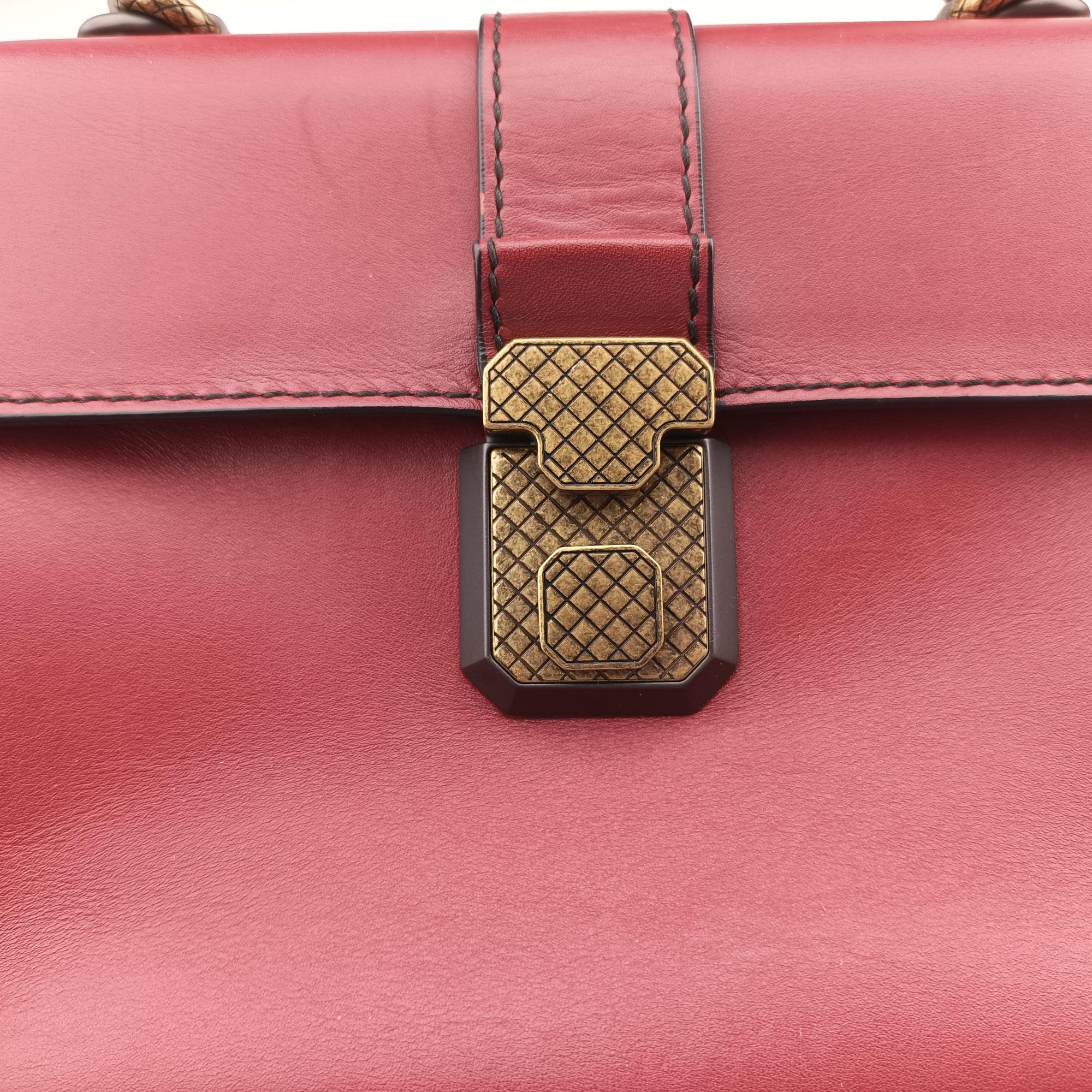 Pre-owned Bottega Veneta Piazza Red leather  shoulderbag | stylenewstar