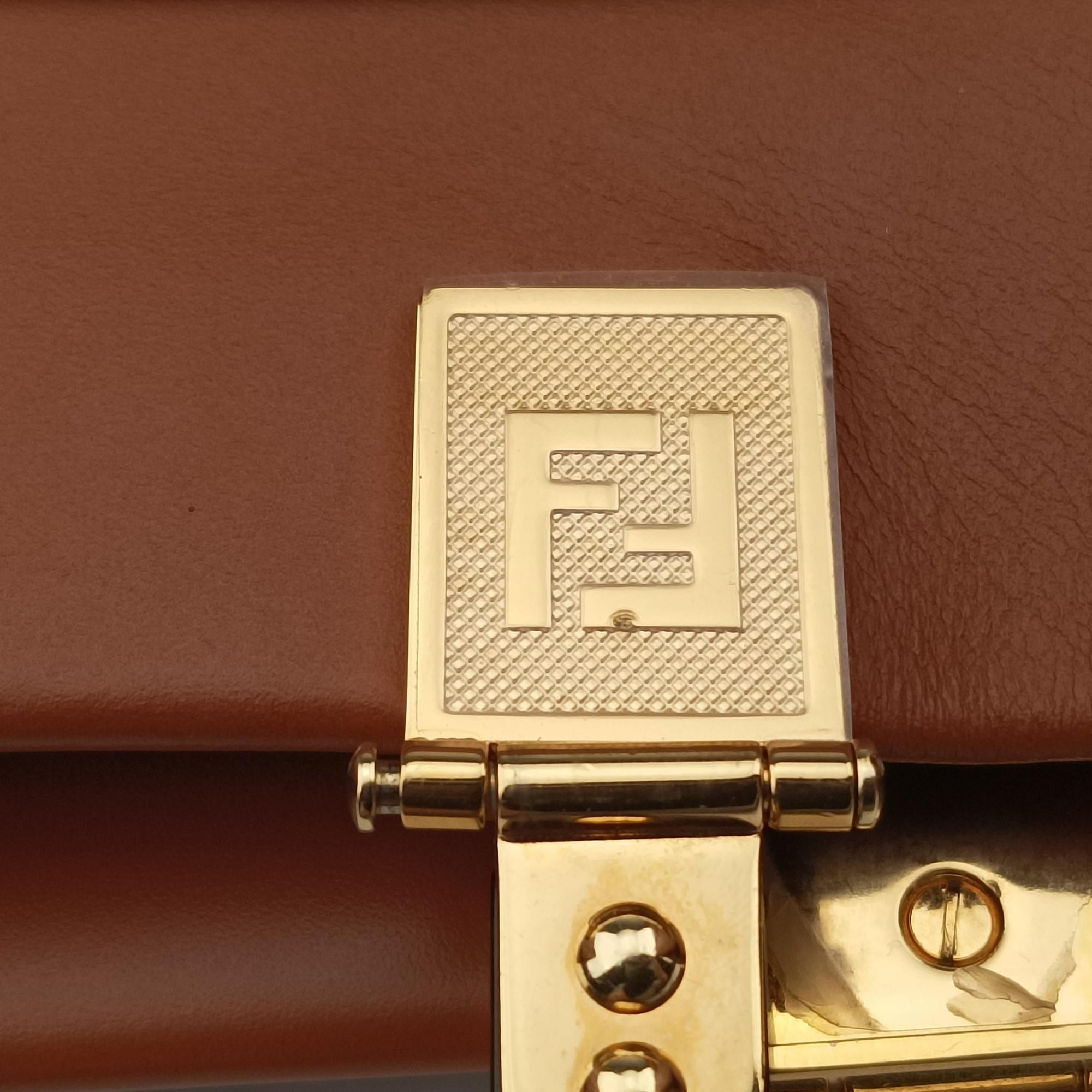 Pre-owned Fendi Sunshine Brown Leather 8BH372 shoulderbag | stylenewstar