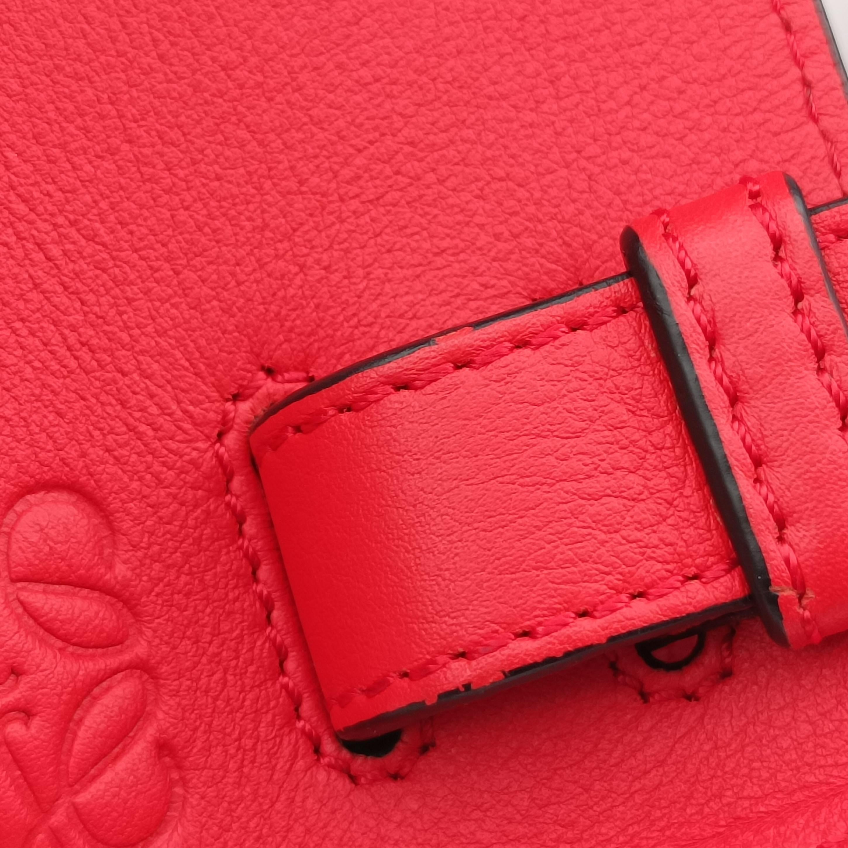 Pre-owned Loewe Hammock Red Leather  shoulderbag | stylenewstar