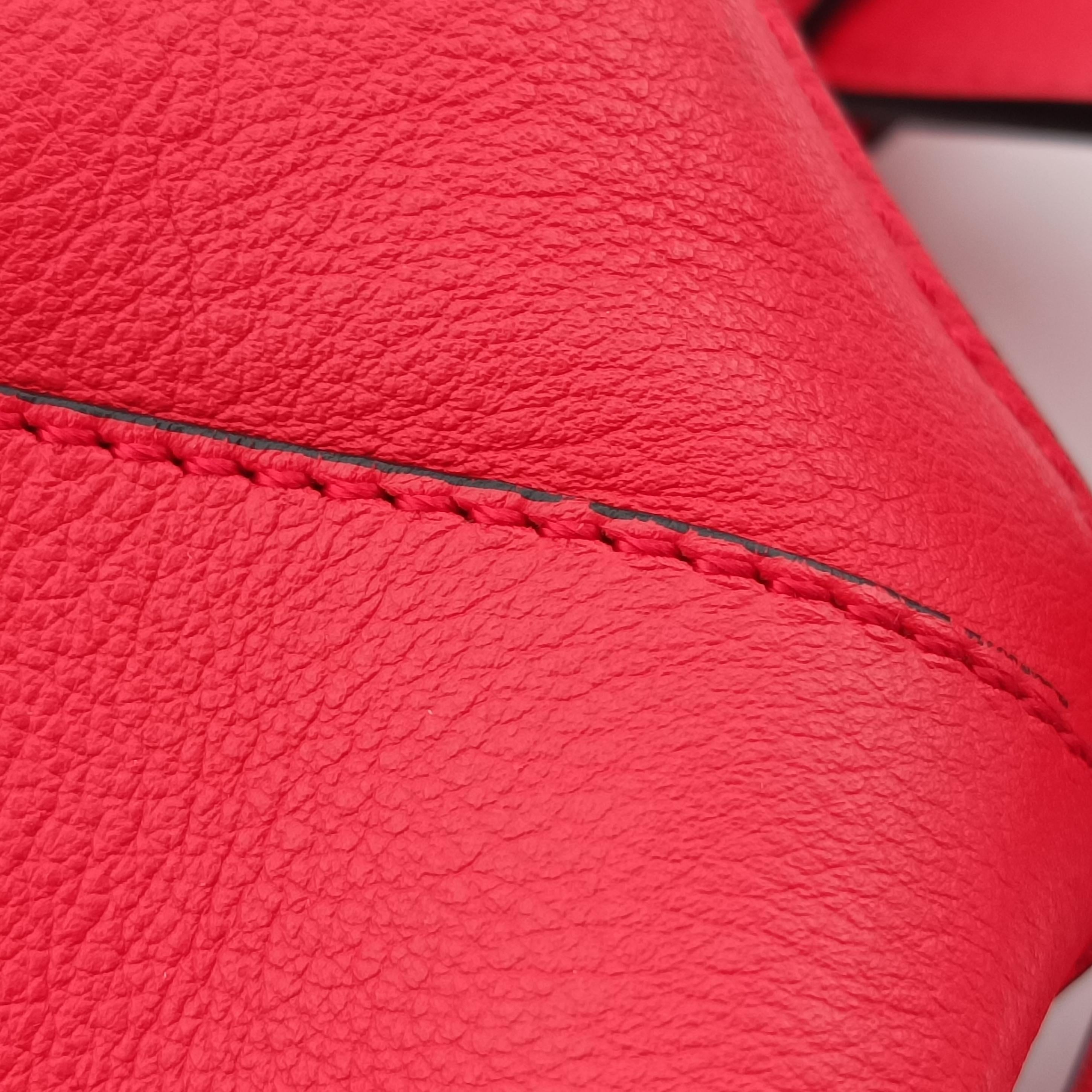 Pre-owned Loewe Hammock Red Leather  shoulderbag | stylenewstar