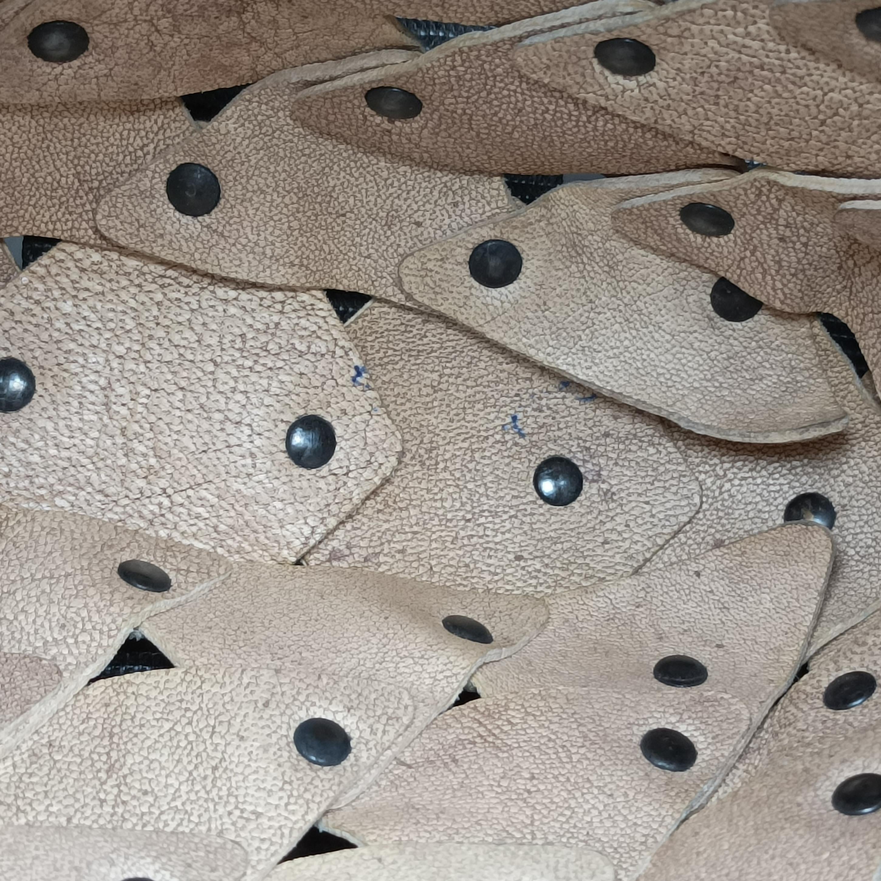 Pre-owned Yves Saint Laurent Mombasa beige Leather  handbag | stylenewstar