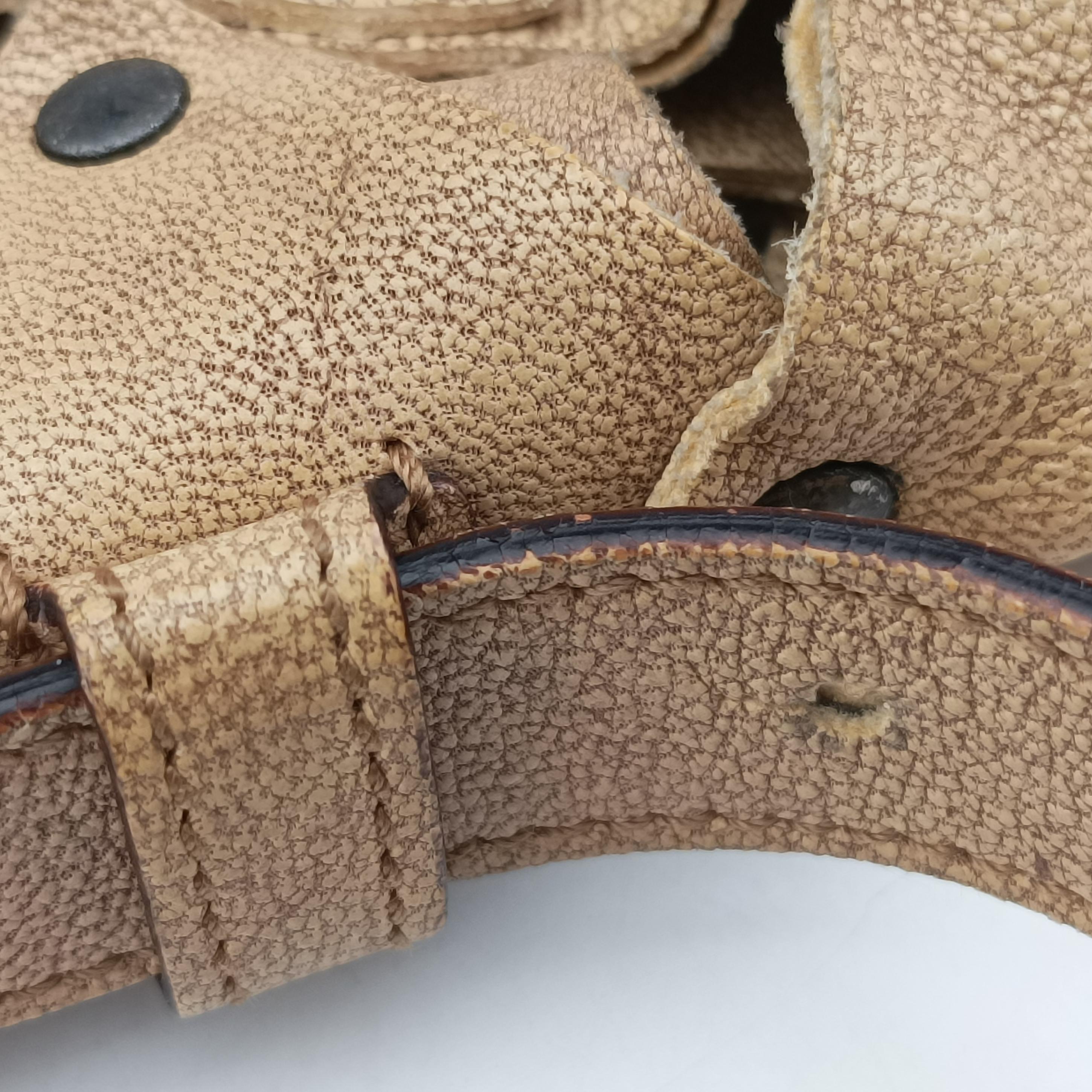 Pre-owned Yves Saint Laurent Mombasa beige Leather  handbag | stylenewstar