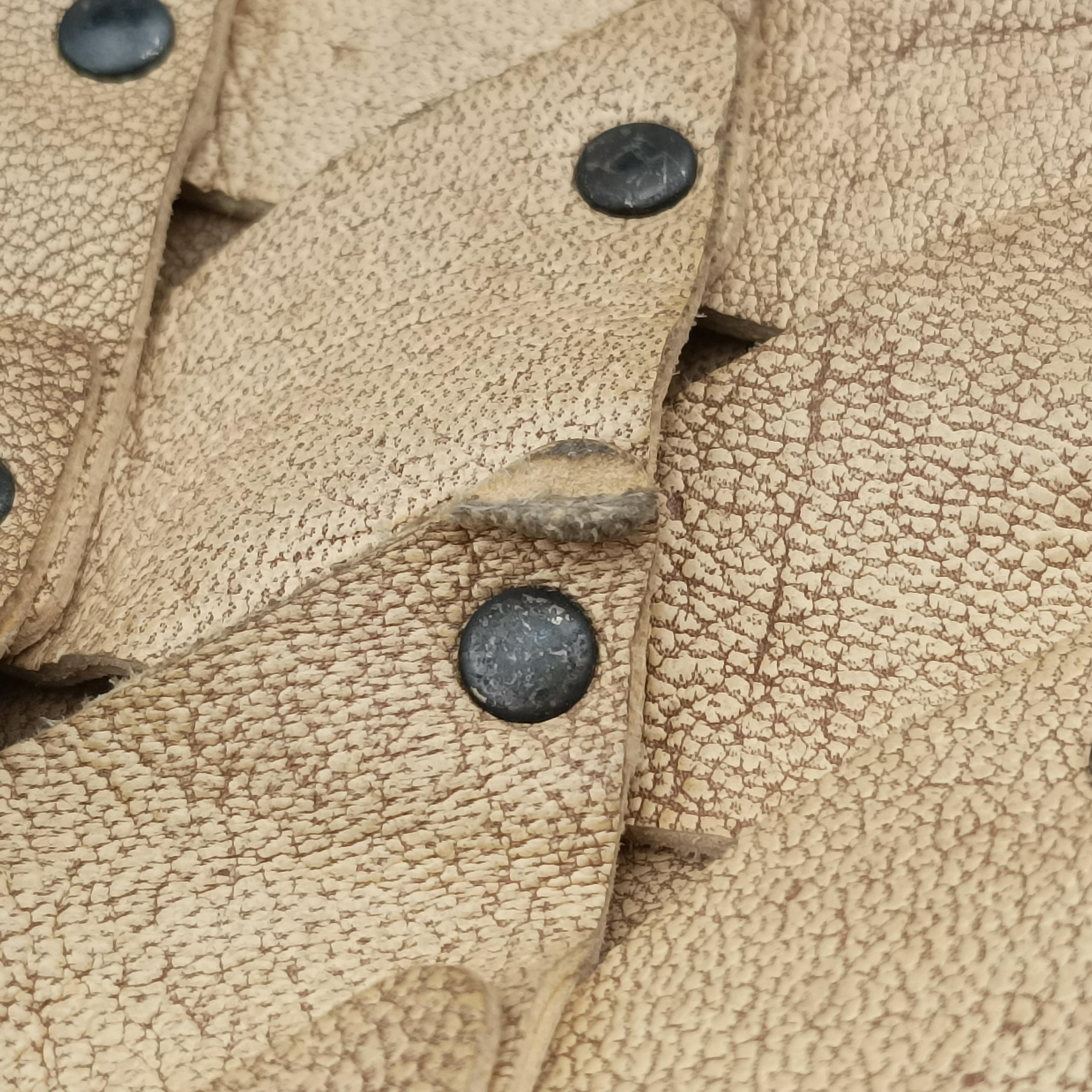 Pre-owned Yves Saint Laurent Mombasa beige Leather  handbag | stylenewstar