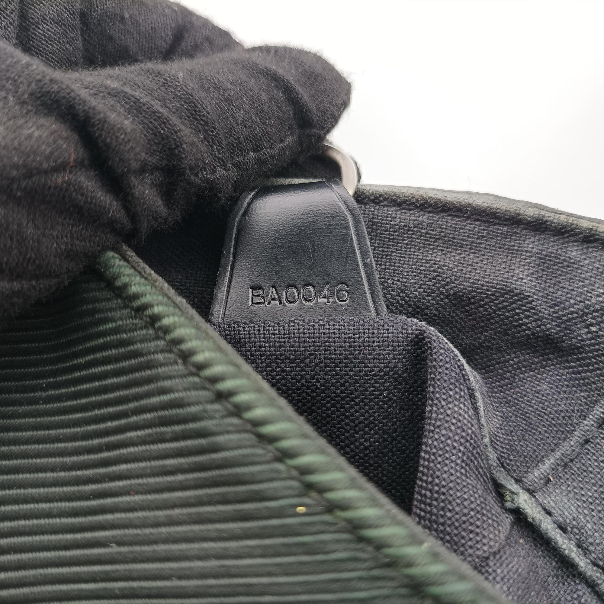 Pre-owned Louis Vuitton Viktor Ardoise Taiga x canvas M30142 shoulderbag | stylenewstar