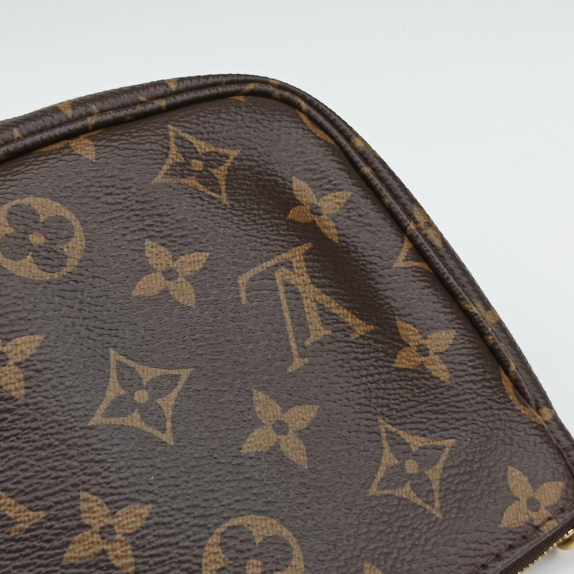 Vintage Louis Vuitton MULTI POCHETTE ACCESSOIRES MARRON×KHAKI Monogram Canvas M44840 shoulderbag | stylenewstar