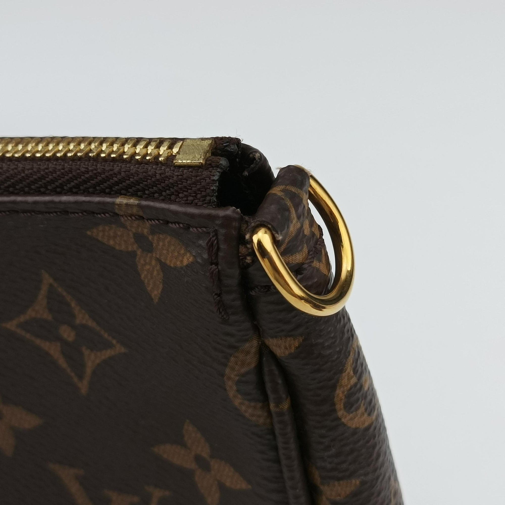 Vintage Louis Vuitton MULTI POCHETTE ACCESSOIRES MARRON×KHAKI Monogram Canvas M44840 shoulderbag | stylenewstar