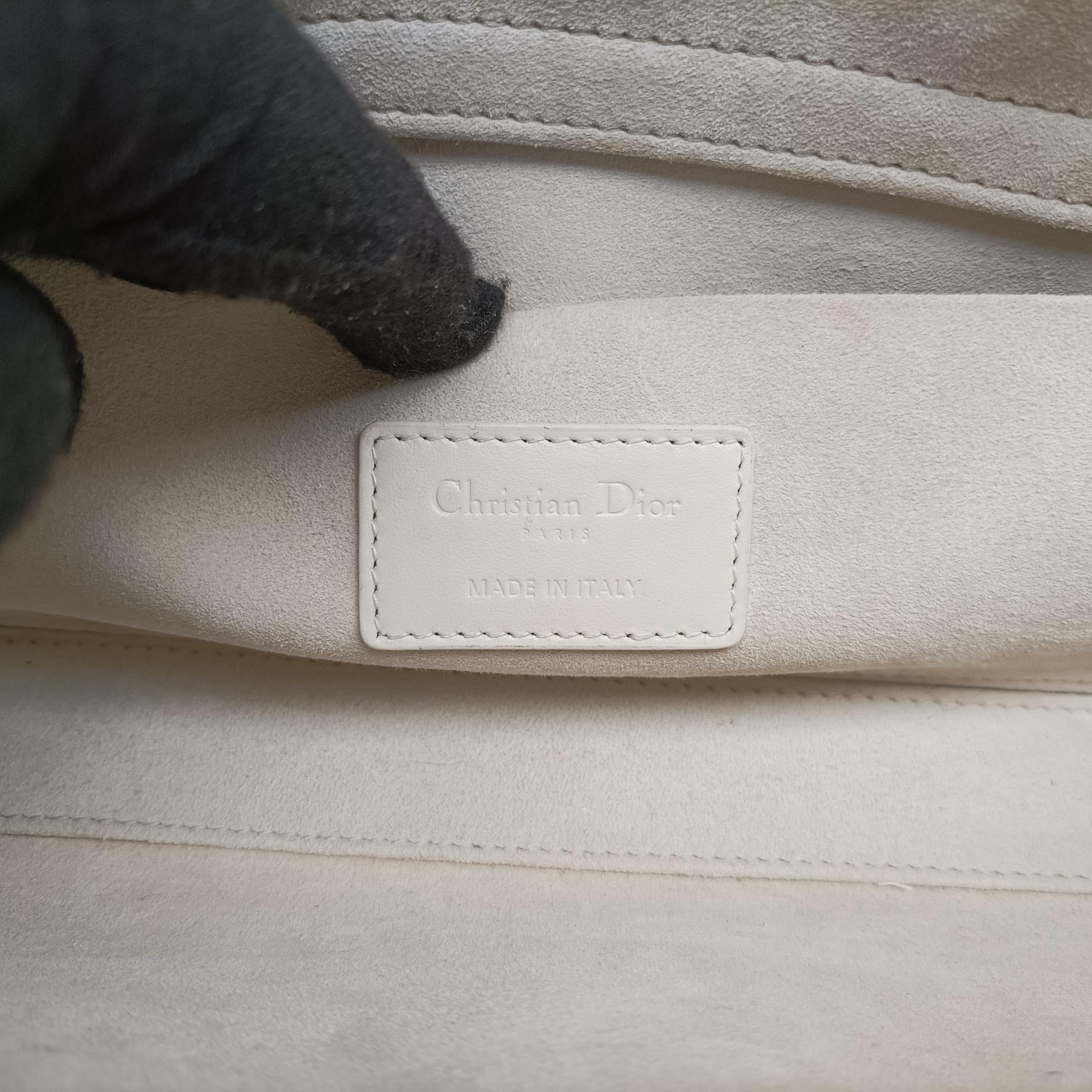 Pre-owned Christian Dior Lady D-Joy White leather  shoulderbag | stylenewstar