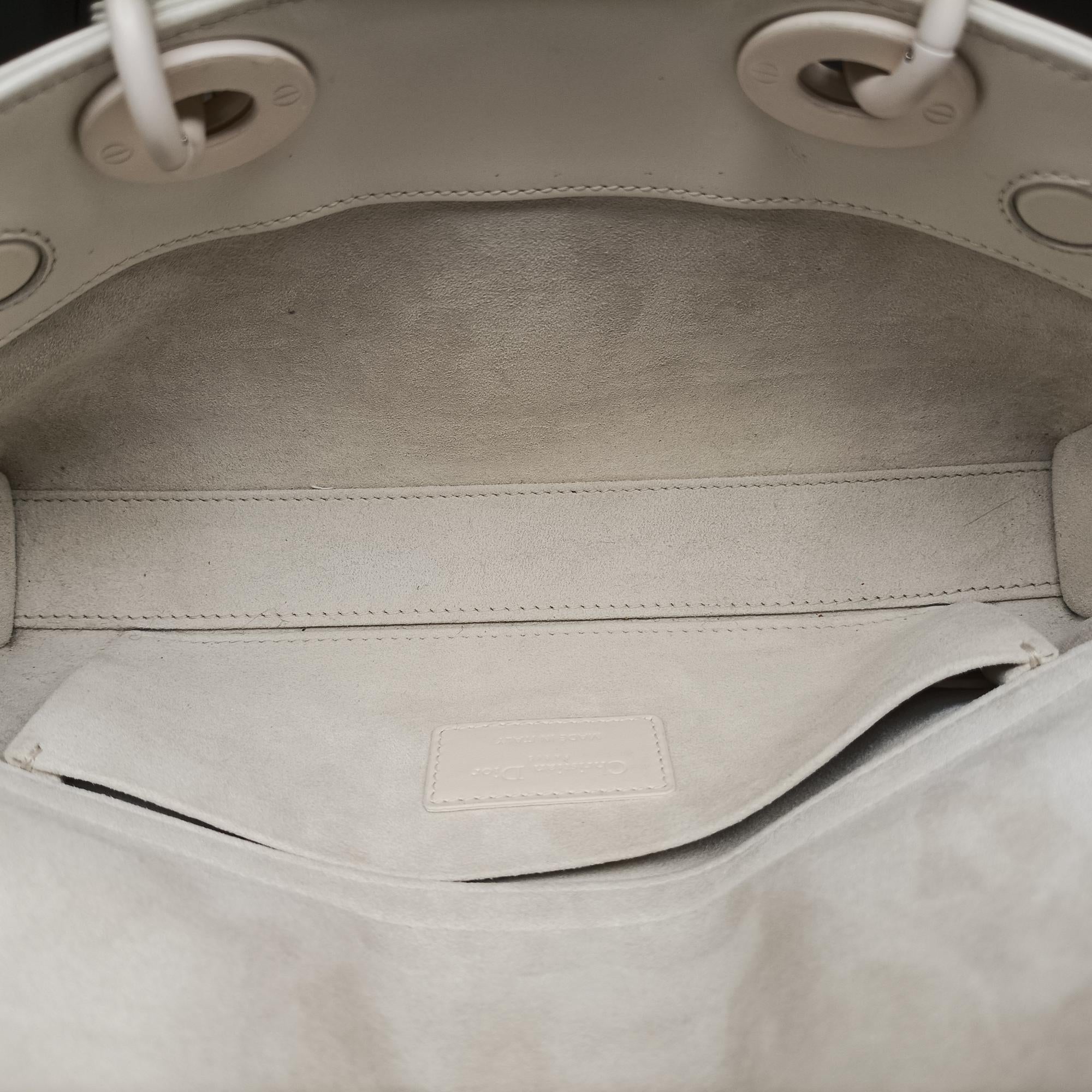 Pre-owned Christian Dior Lady D-Joy White leather  shoulderbag | stylenewstar